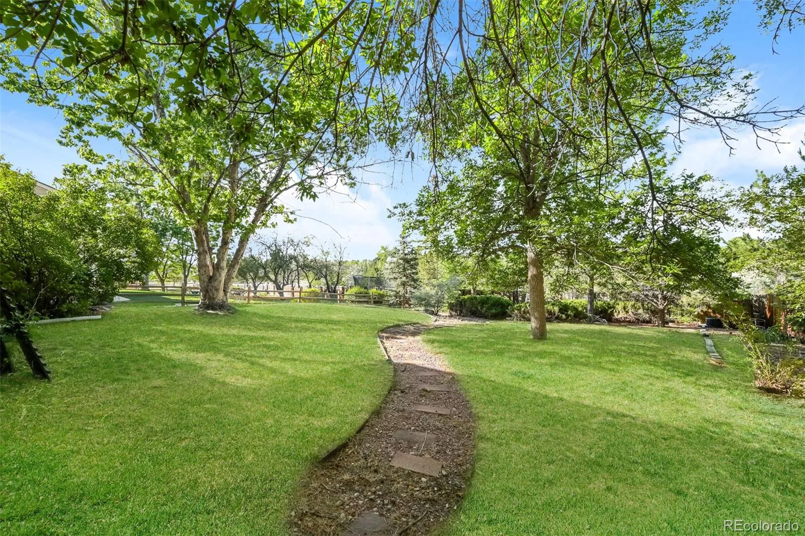 10064 W Lake Drive Littleton CO 80127 | MLS #REC9024537 06152026195039 1600 22