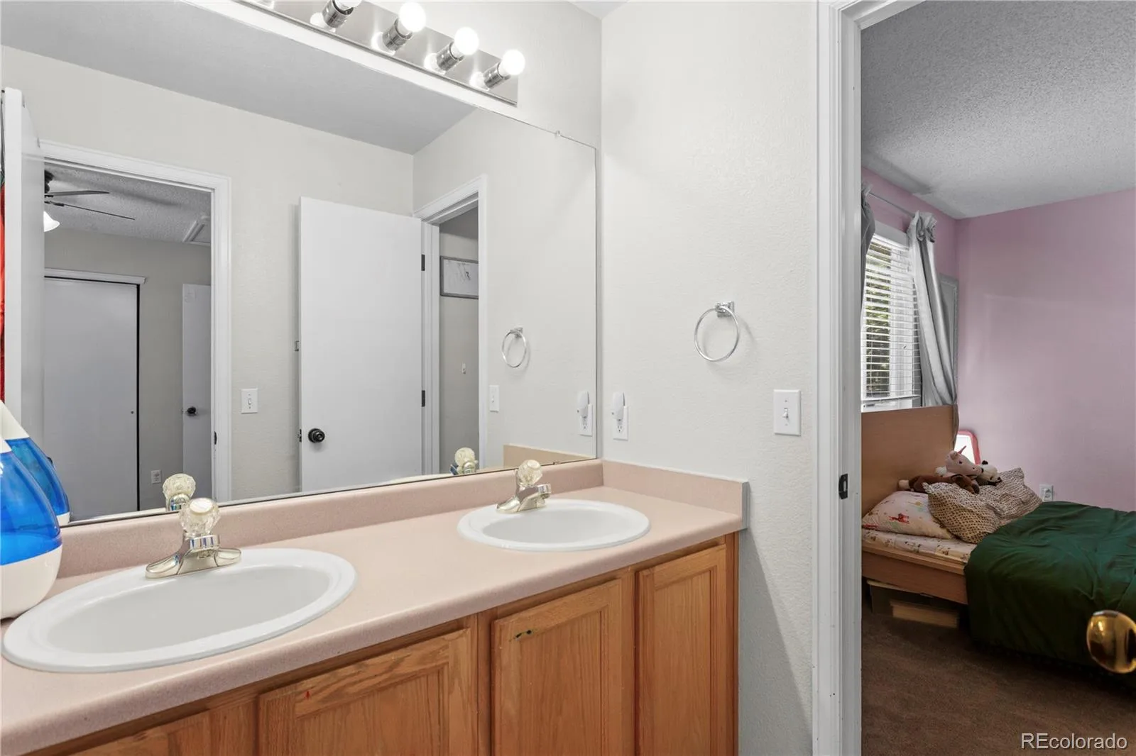 2212 Hyacinth Road Littleton CO 80129 | MLS #REC9034172 06182026191024 1600 26