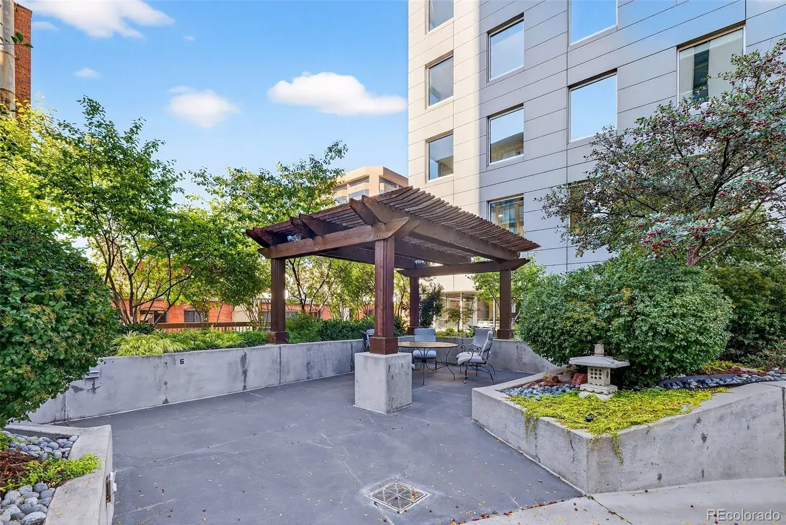 10112025032806 1600 44