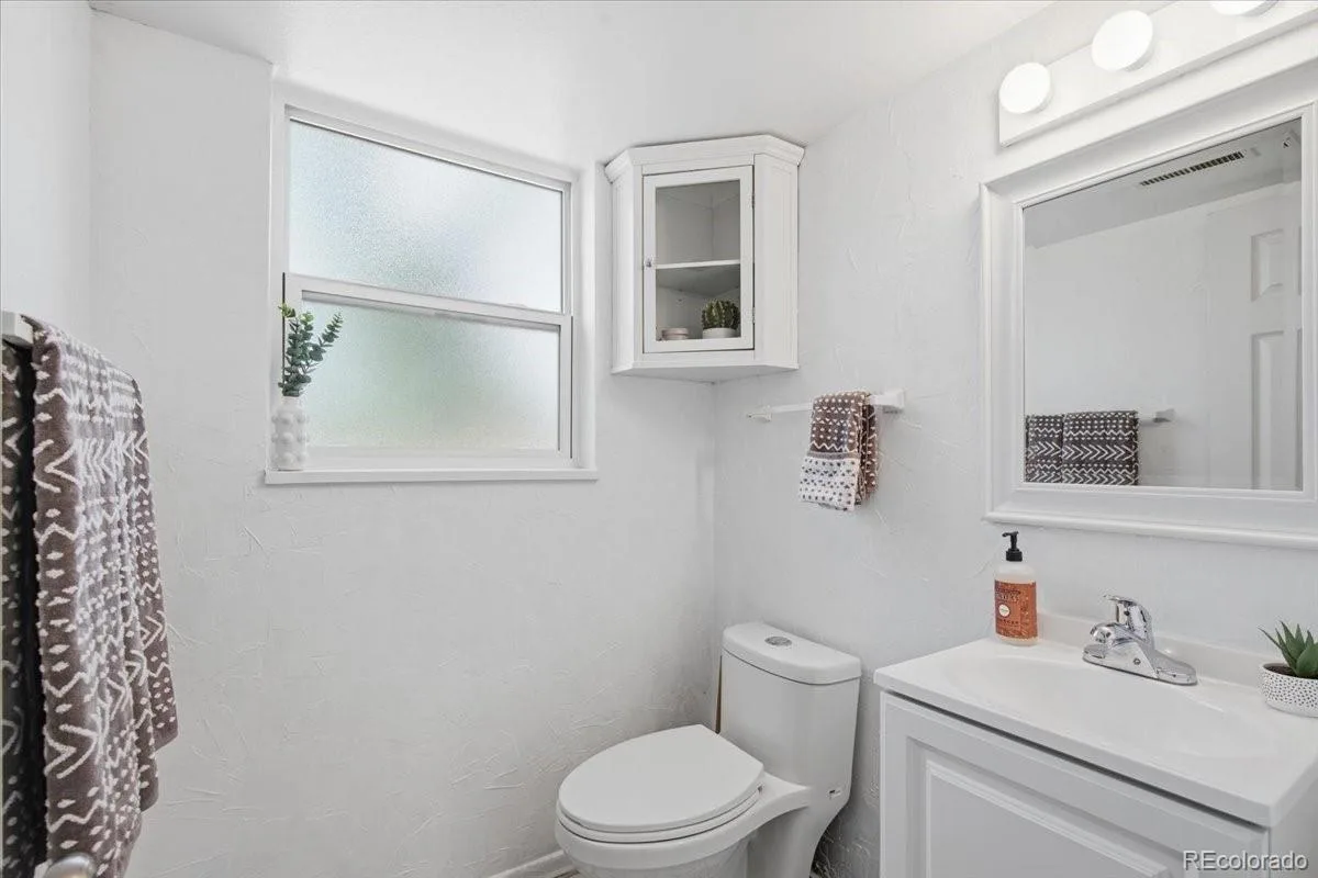 9837 W Arizona Avenue Lakewood CO 80232 | MLS #REC9038413 07302026031527 1200 17