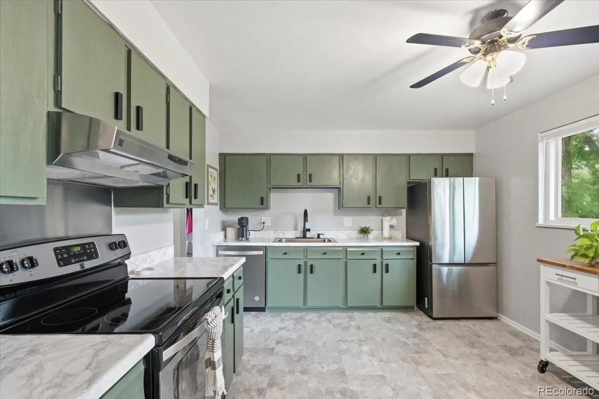 9837 W Arizona Avenue Lakewood CO 80232 | MLS #REC9038413 07302026031527 1200 6