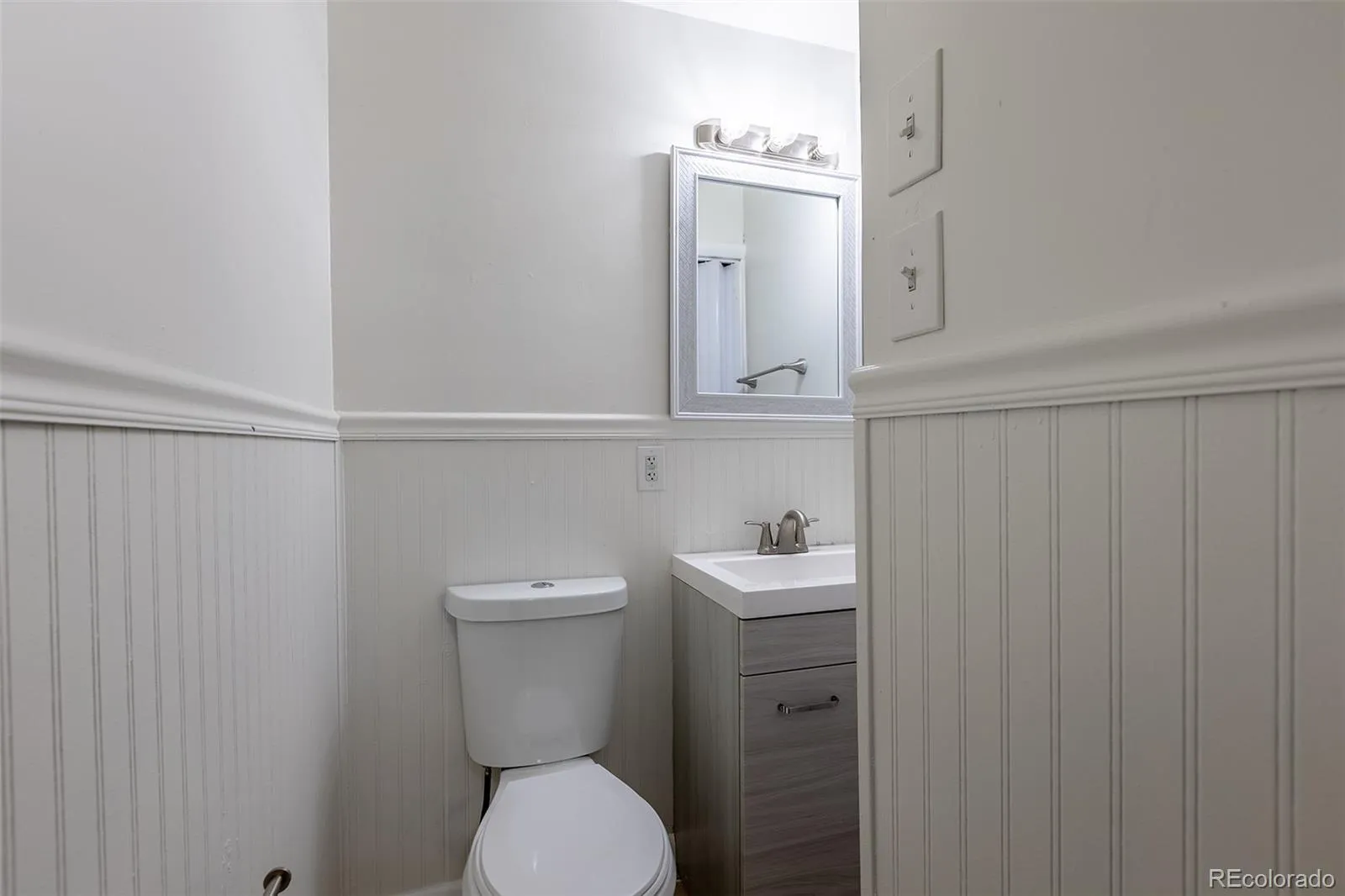 5810 S Greenwood Street Littleton CO 80120 | MLS #REC9039370 05072026021231 1600 20