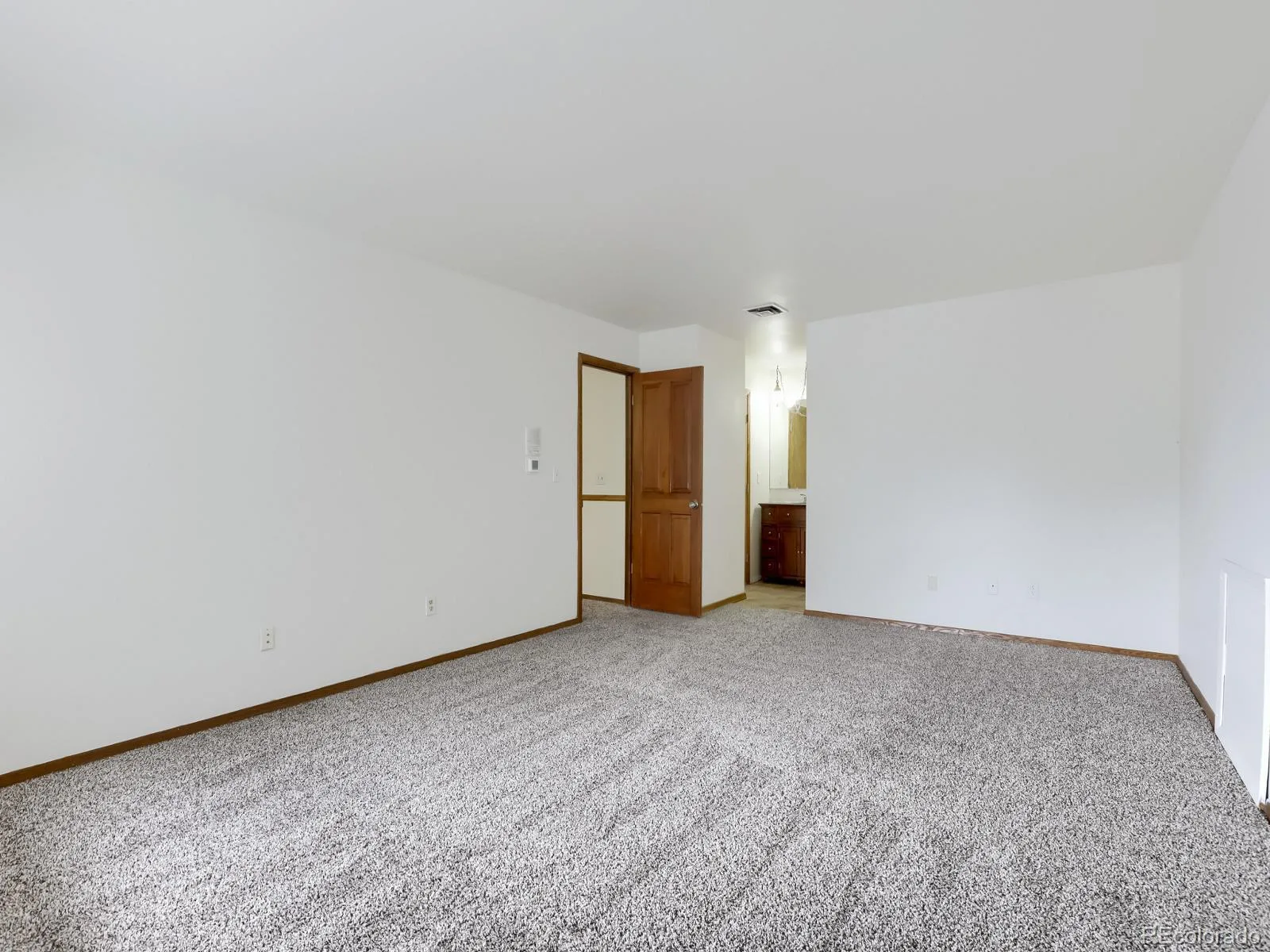 15818 E 8th Circle Aurora CO 80011 | MLS #REC9039387 09302026012756 1600 12
