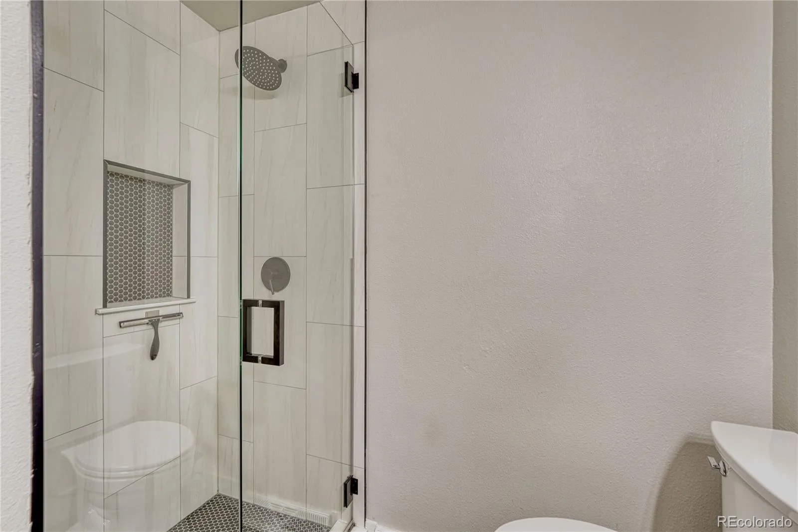 6945 S Clermont Drive Centennial CO 80122 | MLS #REC9041628 10152026234904 1600 23