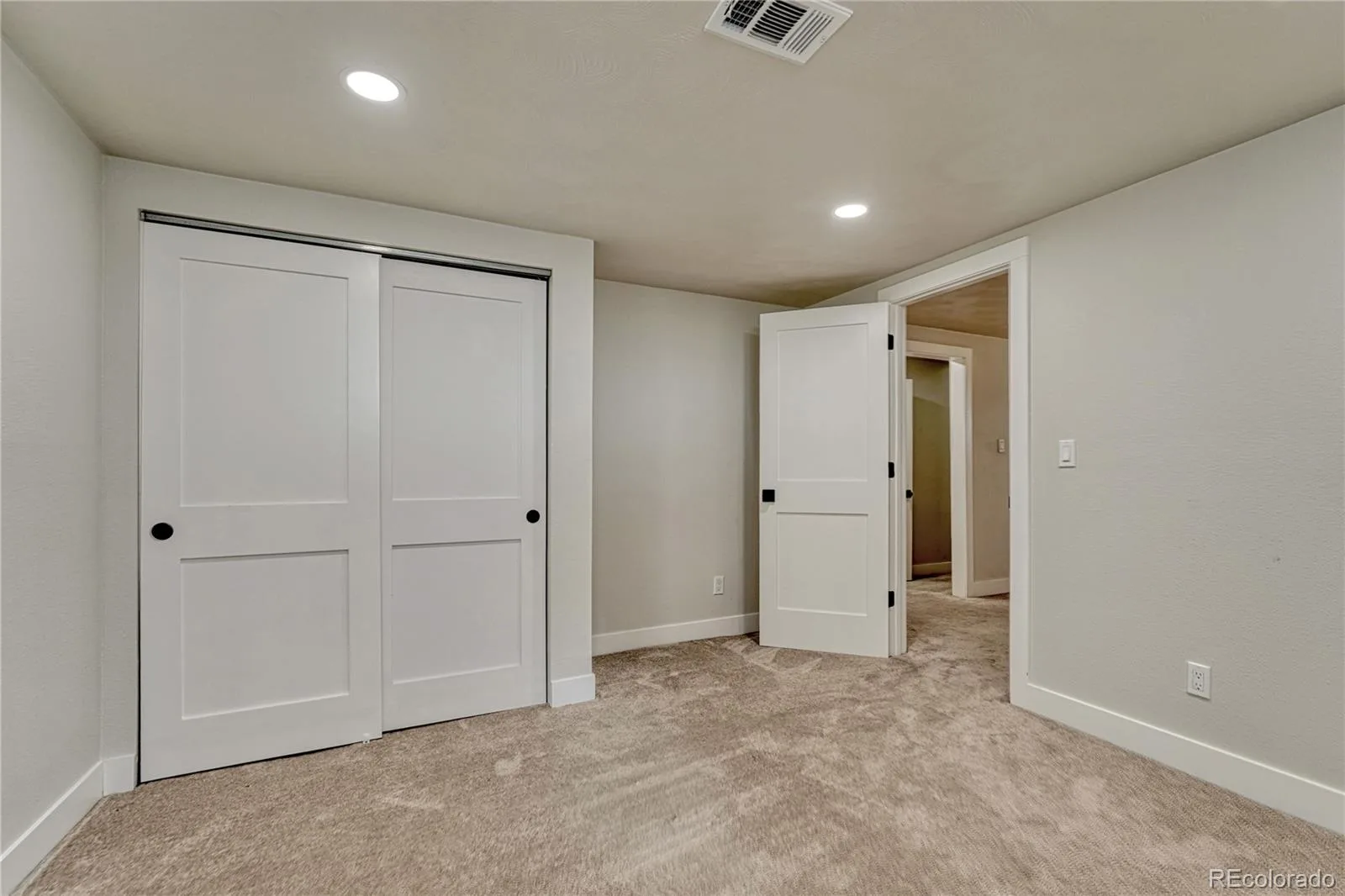 6945 S Clermont Drive Centennial CO 80122 | MLS #REC9041628 10152026234904 1600 28