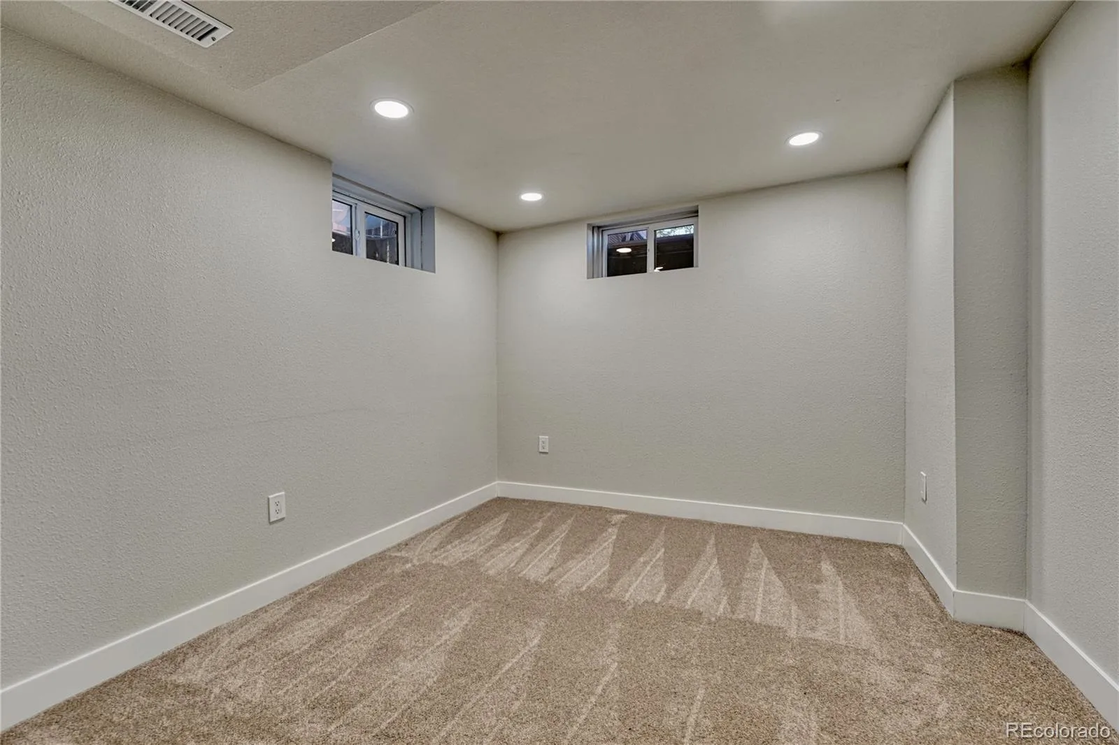 6945 S Clermont Drive Centennial CO 80122 | MLS #REC9041628 10152026234904 1600 32