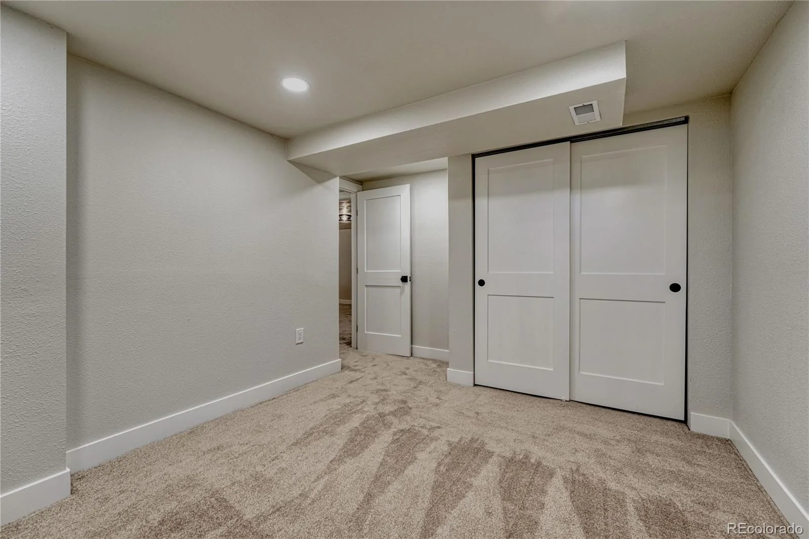6945 S Clermont Drive Centennial CO 80122 | MLS #REC9041628 10152026234904 1600 33