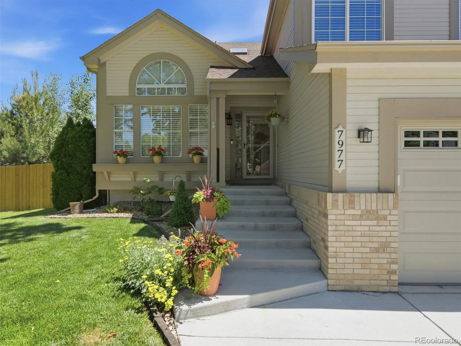7977 W Morraine Drive Littleton CO 80128 | MLS #REC9042020 06122026174939 1600 1