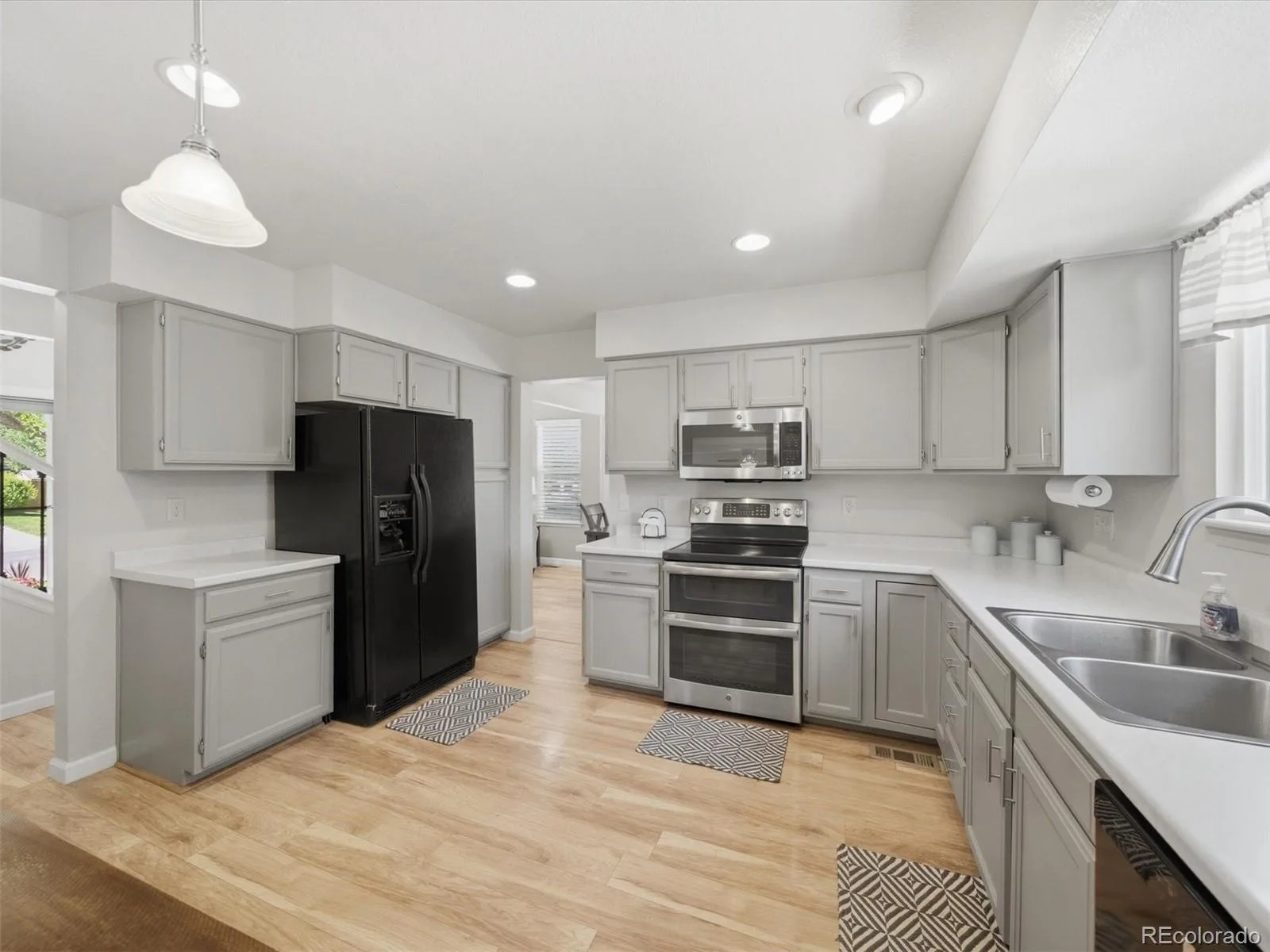 7977 W Morraine Drive Littleton CO 80128 | MLS #REC9042020 06122026174939 1600 3