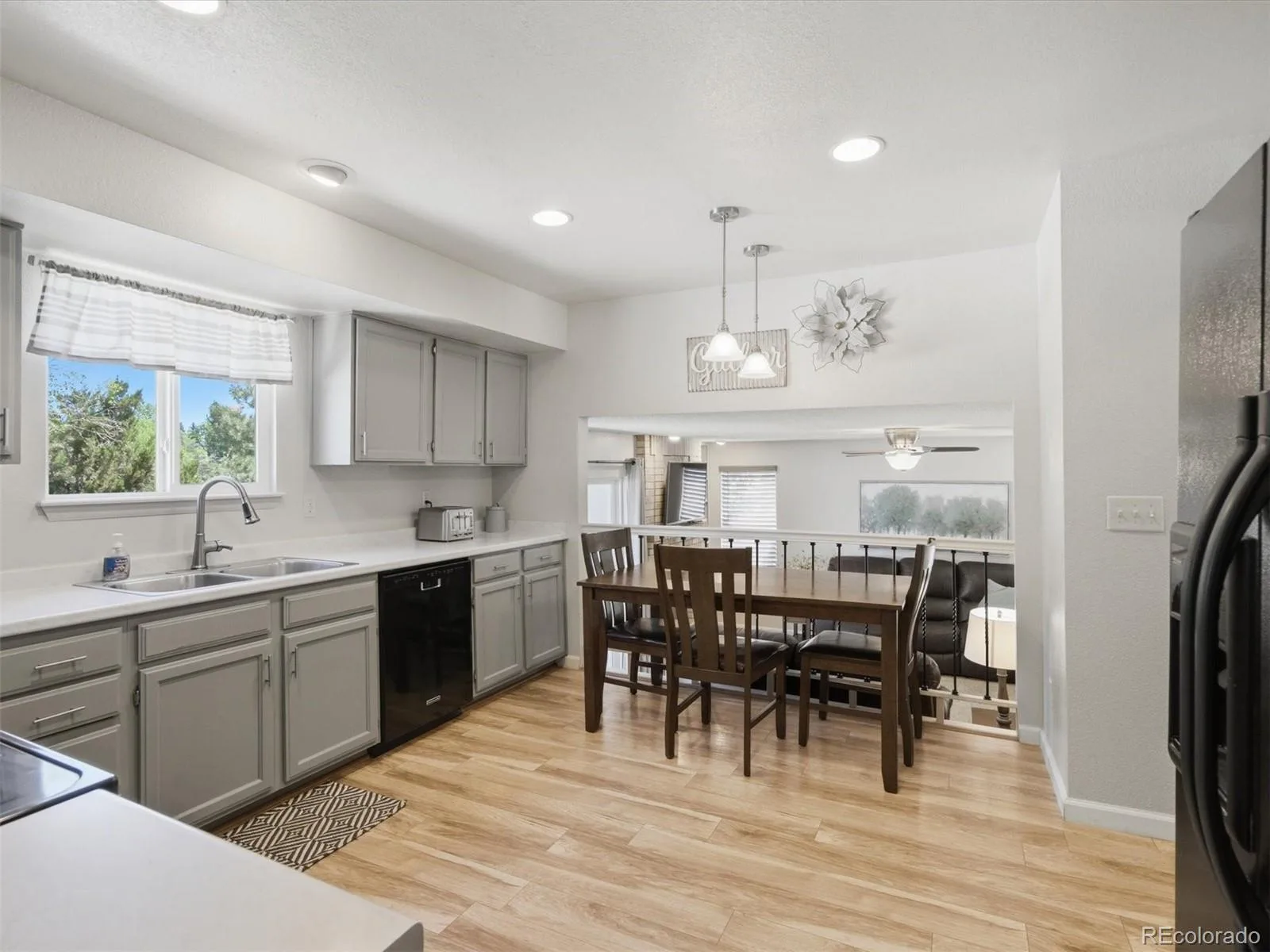 7977 W Morraine Drive Littleton CO 80128 | MLS #REC9042020 06122026174939 1600 4