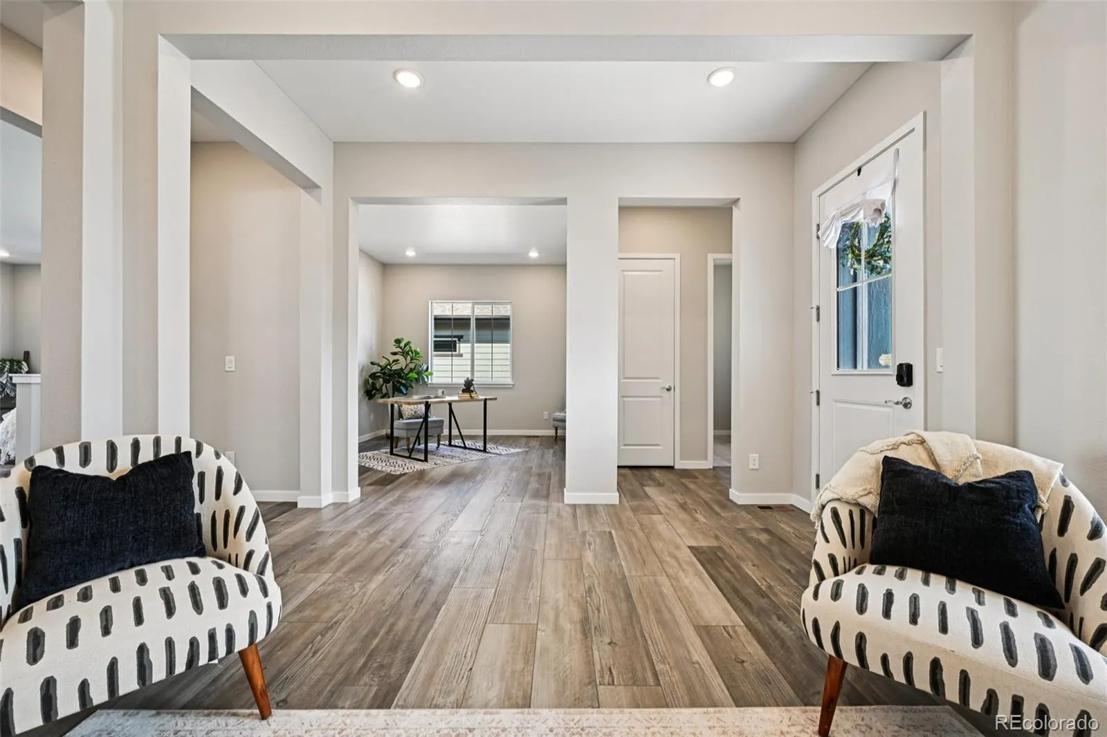 8735 S Quemoy Street Aurora CO 80016 MLS #REC9046442 04102026222243 1600 14