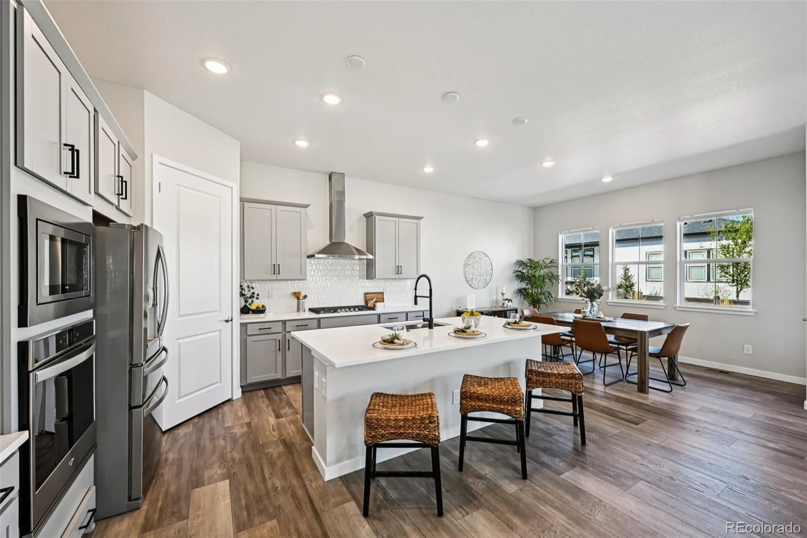 8735 S Quemoy Street Aurora CO 80016 MLS #REC9046442 04102026222243 1600 22