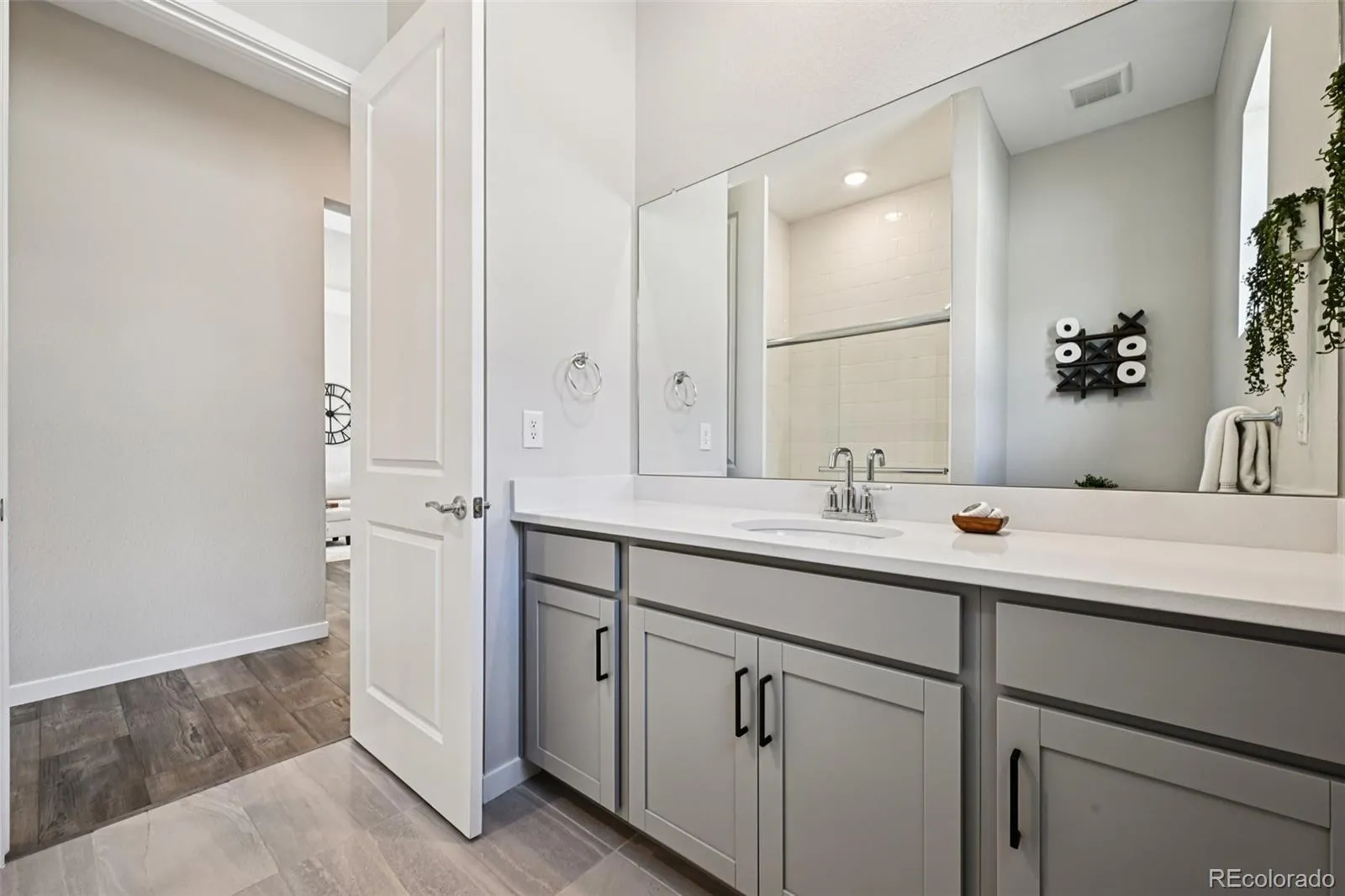8735 S Quemoy Street Aurora CO 80016 MLS #REC9046442 04102026222243 1600 31