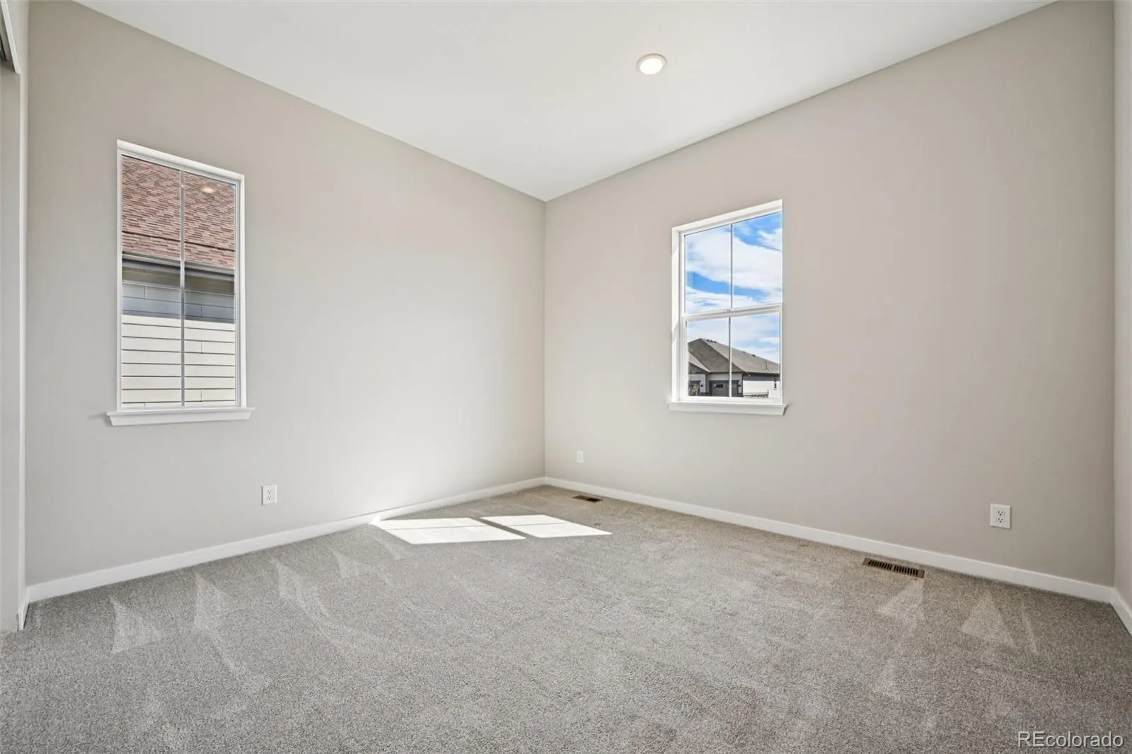 8735 S Quemoy Street Aurora CO 80016 MLS #REC9046442 04102026222243 1600 32