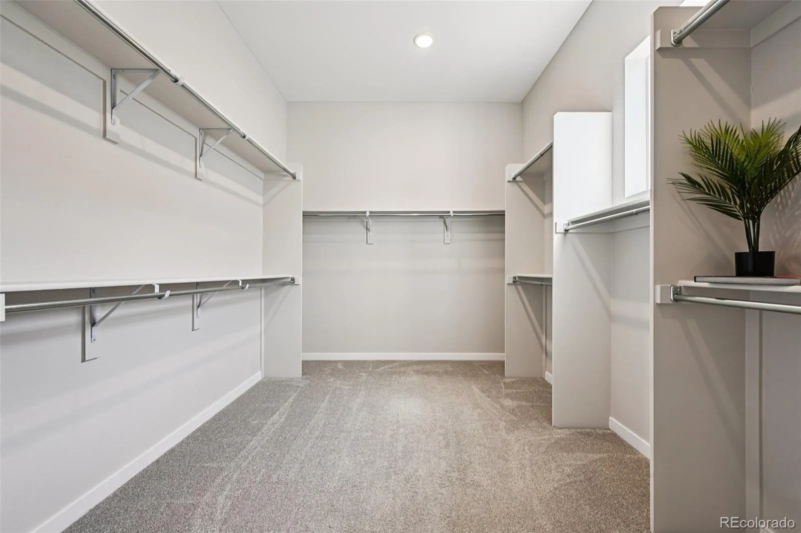 8735 S Quemoy Street Aurora CO 80016 MLS #REC9046442 04102026222243 1600 43