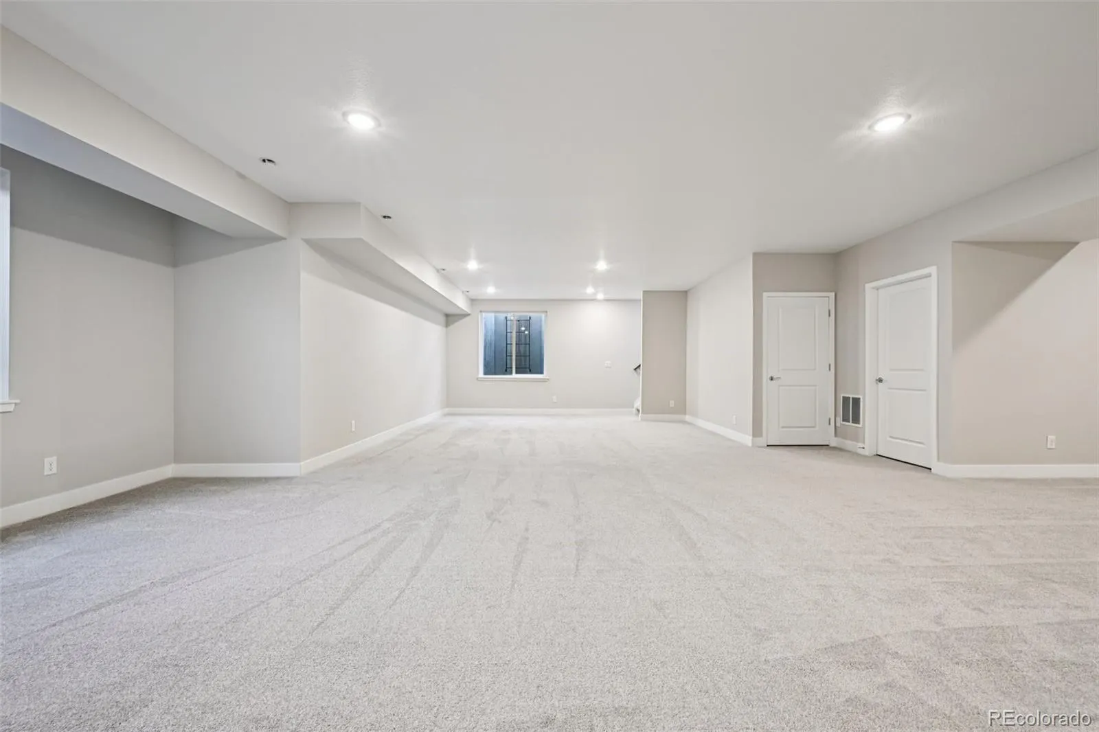 8735 S Quemoy Street Aurora CO 80016 MLS #REC9046442 04102026222243 1600 46