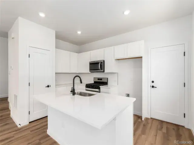 5785 N Jericho Way Aurora CO 80019 | MLS #REC9050566 05162025044642 640 14