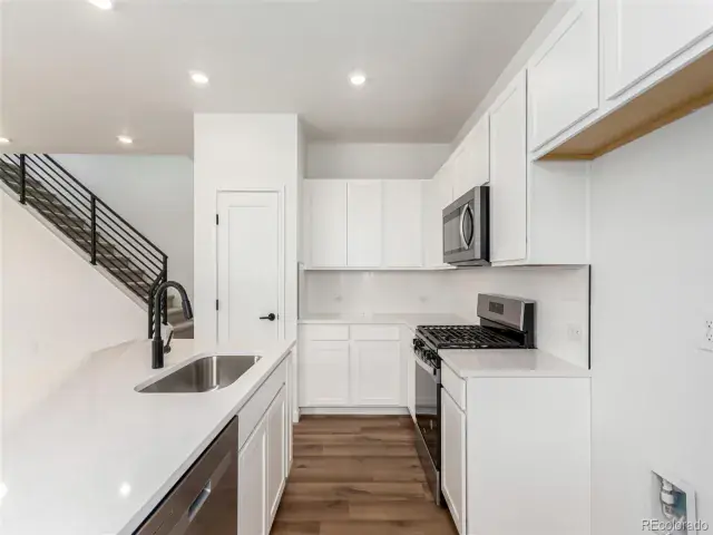 5785 N Jericho Way Aurora CO 80019 | MLS #REC9050566 05162025044642 640 15