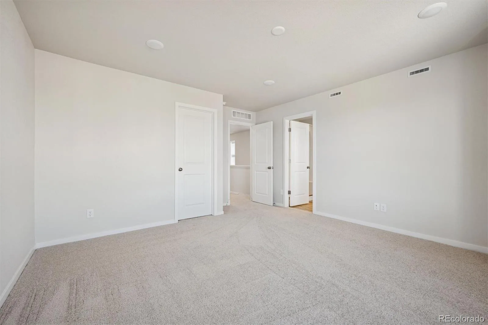 4613 N Versailles Street Aurora CO 80019 | MLS #REC9052158 09242026230848 1600 8
