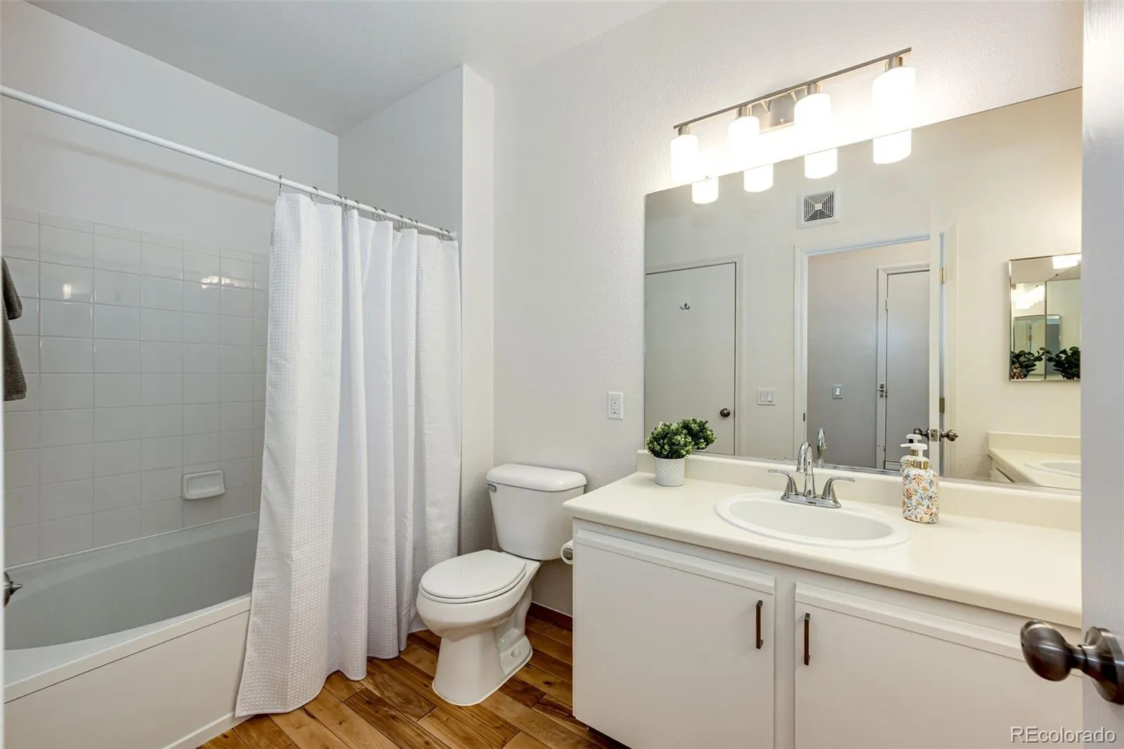 18930 E Warren Circle #D205 Aurora CO 80013 MLS #REC9058087 04162026032148 1600 10