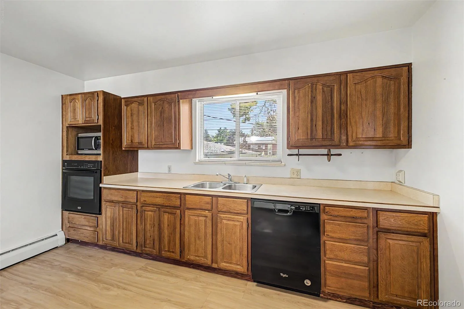8289 Greenwood Boulevard Denver CO 80221 | MLS #REC9064620 06192026235807 1600 13