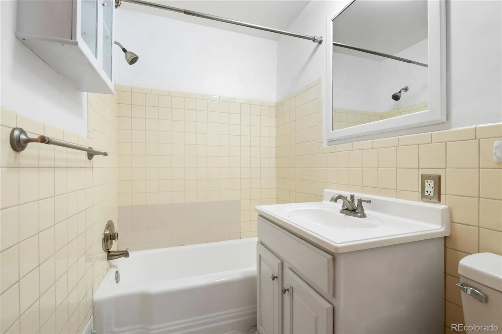 951 S Taft Street Lakewood CO 80228 MLS #REC9065636 06212026025233 1600 19