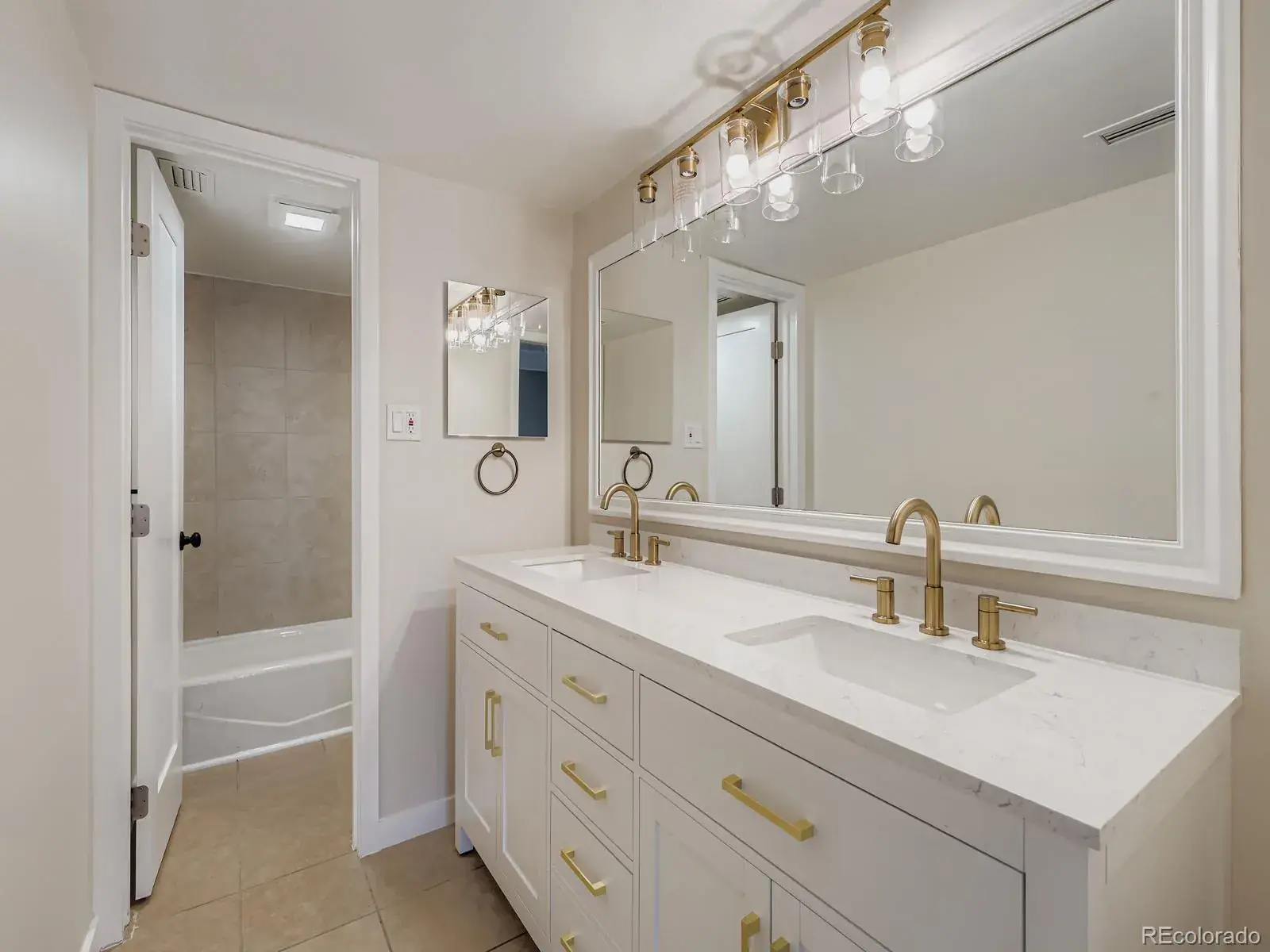 12122025202128 1600 7