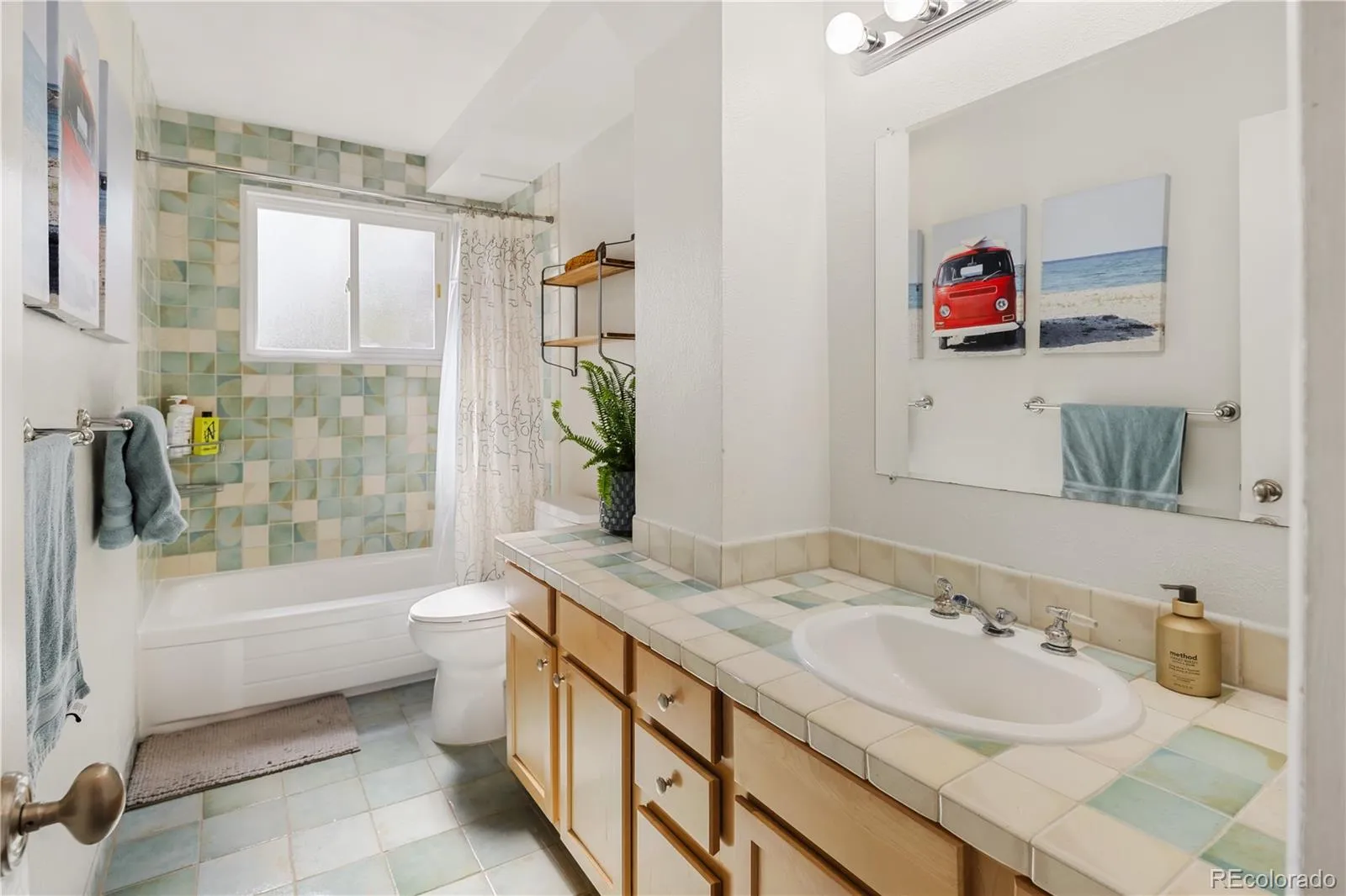 6580 E Colorado Drive Denver CO 80224 MLS #REC9066146 04222026205135 1600 22