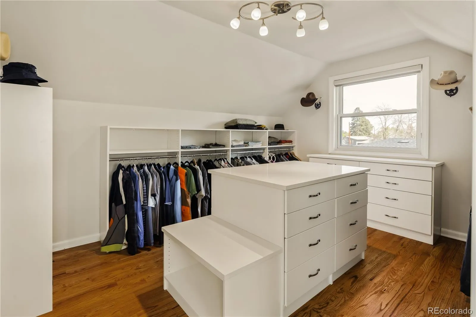 6580 E Colorado Drive Denver CO 80224 MLS #REC9066146 04222026205135 1600 32