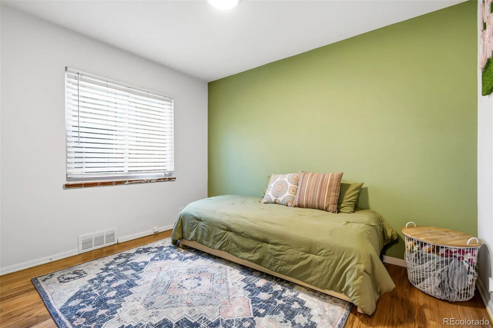 04092026162839 1600 30