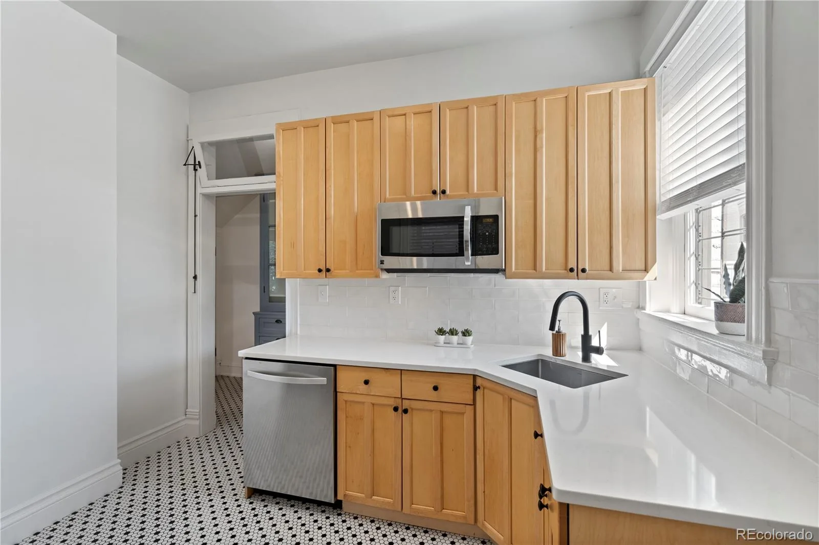 1576 N Emerson Street Denver CO 80218 | MLS #REC9067784 08222026015509 1600 19