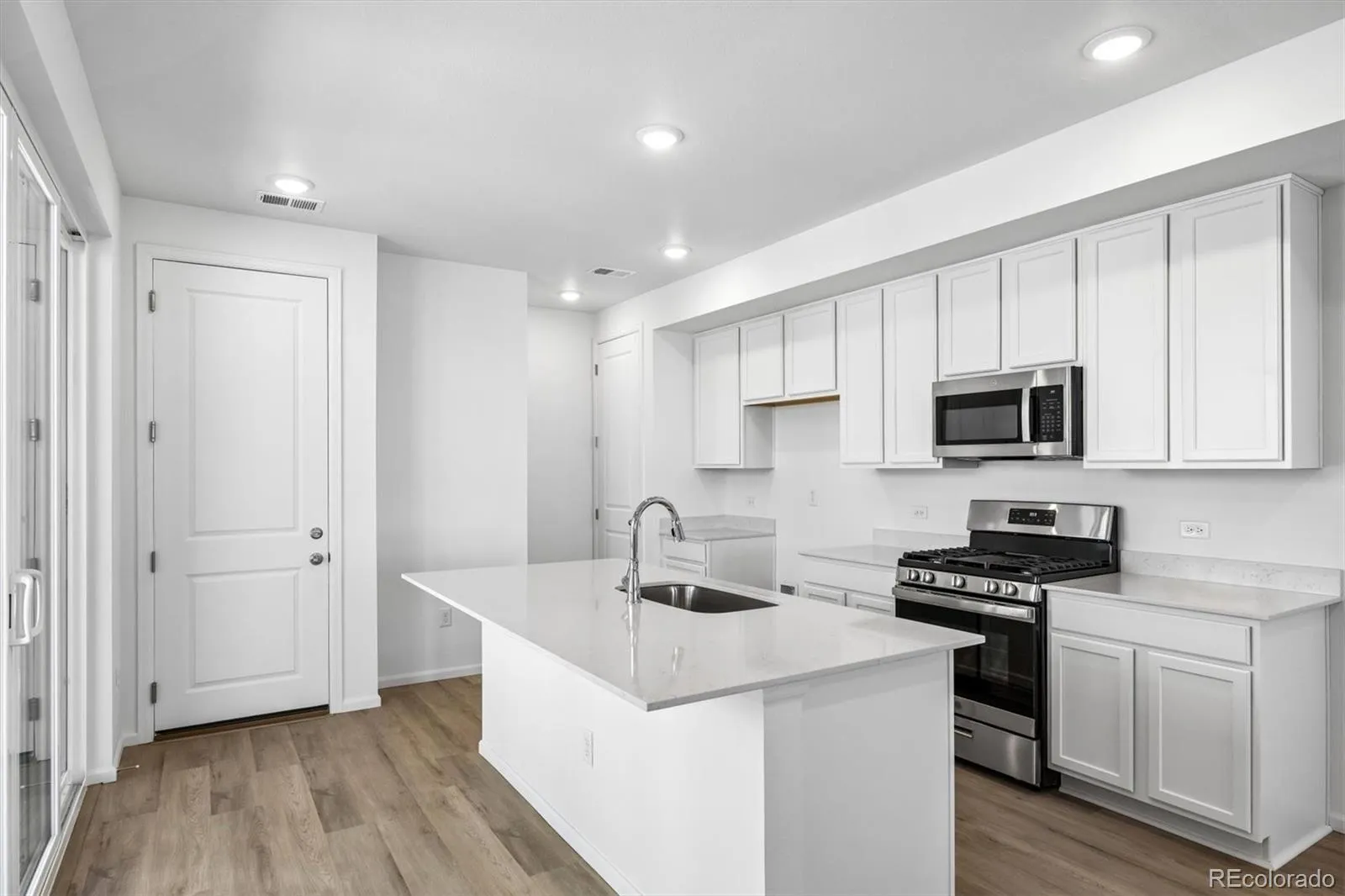 542 Pagosa Street Aurora CO 80017 MLS #REC9068298 05152026201449 1600 7