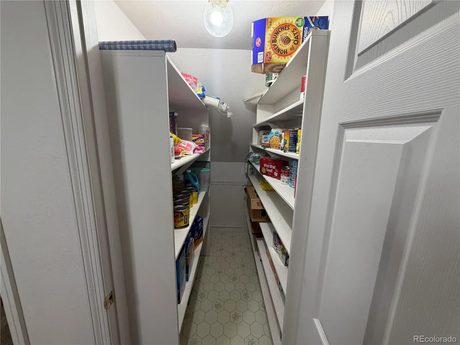 5372 YANK Way Arvada CO 80002 MLS #REC9070081 04242026165222 1600 20