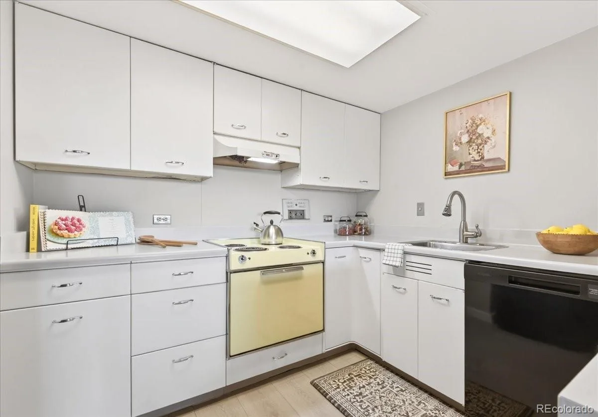 888 N Logan Street #10D Denver CO 80203 | MLS #REC9072356 06102026181545 1200 7