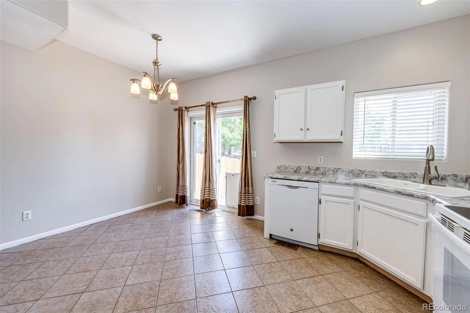 4572 S Crystal Way #B Aurora CO 80015 | MLS #REC9077343 06172026121924 1600 12