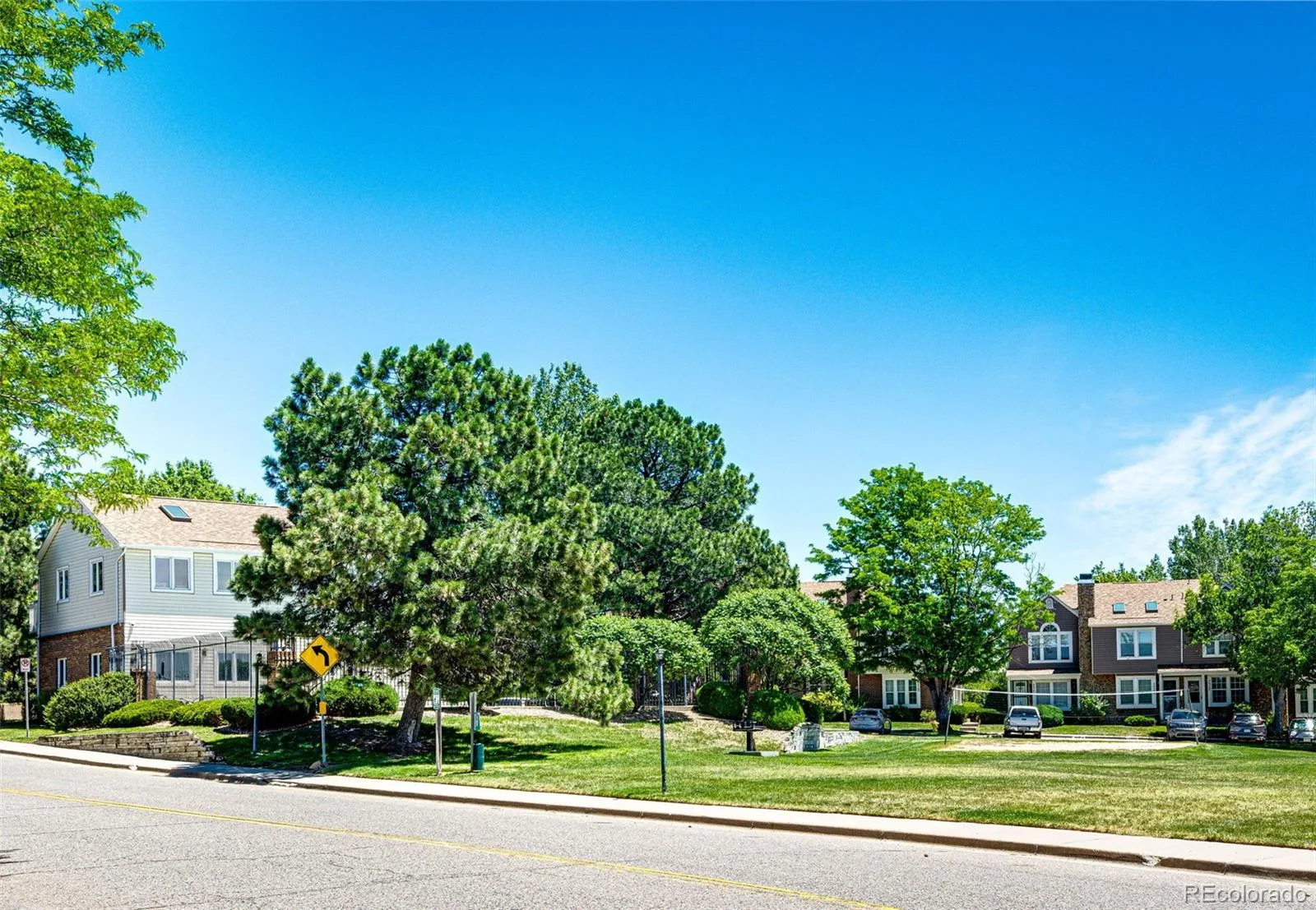 4572 S Crystal Way #B Aurora CO 80015 | MLS #REC9077343 06172026121924 1600 28