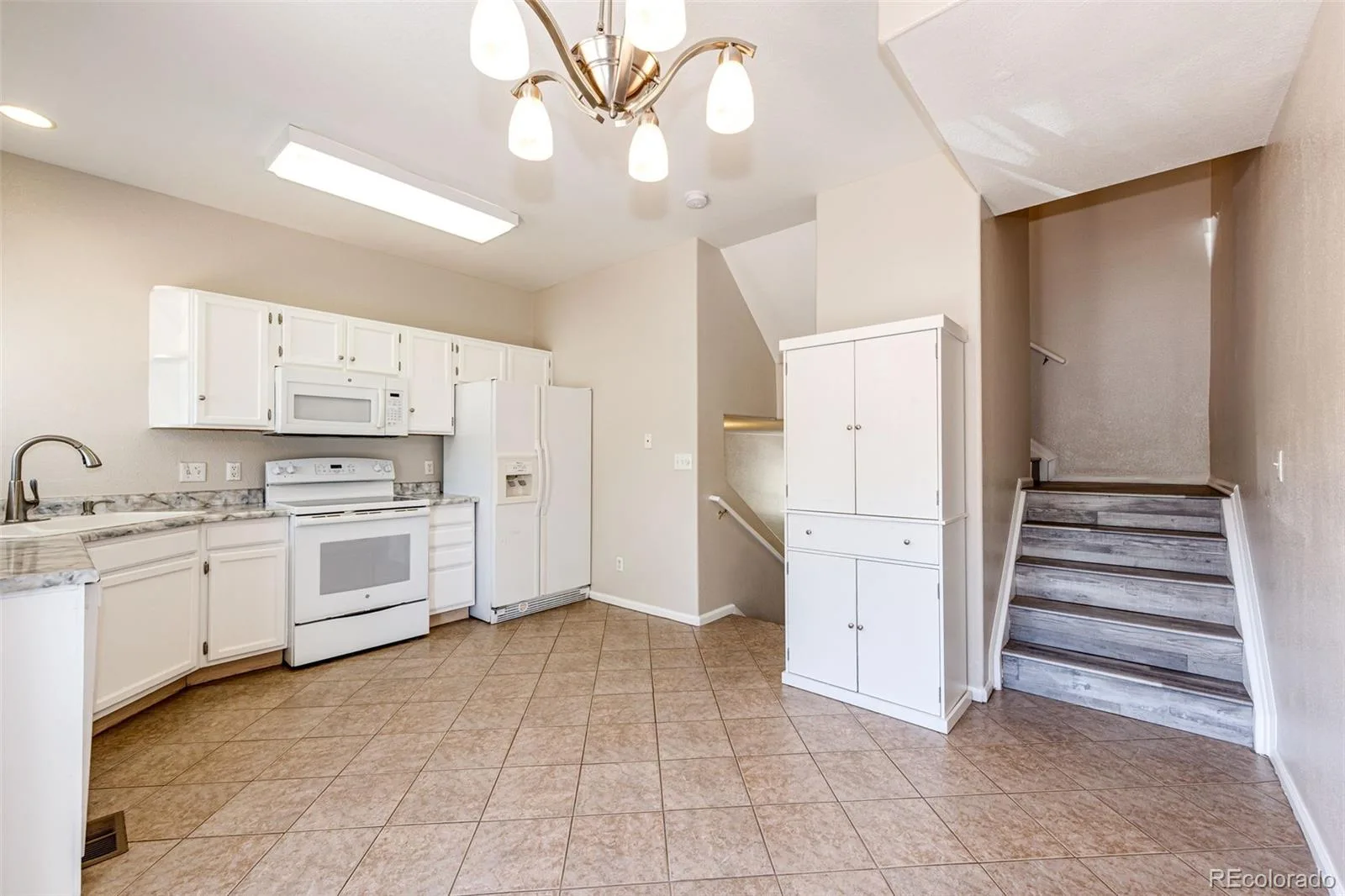 4572 S Crystal Way #B Aurora CO 80015 | MLS #REC9077343 06172026121924 1600 7