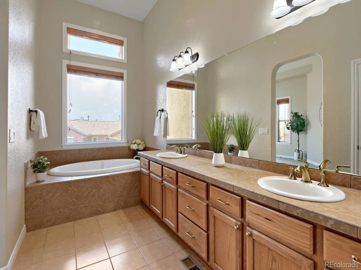 9421 Viaggio Way Highlands Ranch CO 80126 | MLS #REC9079905 08022026182510 1200 23