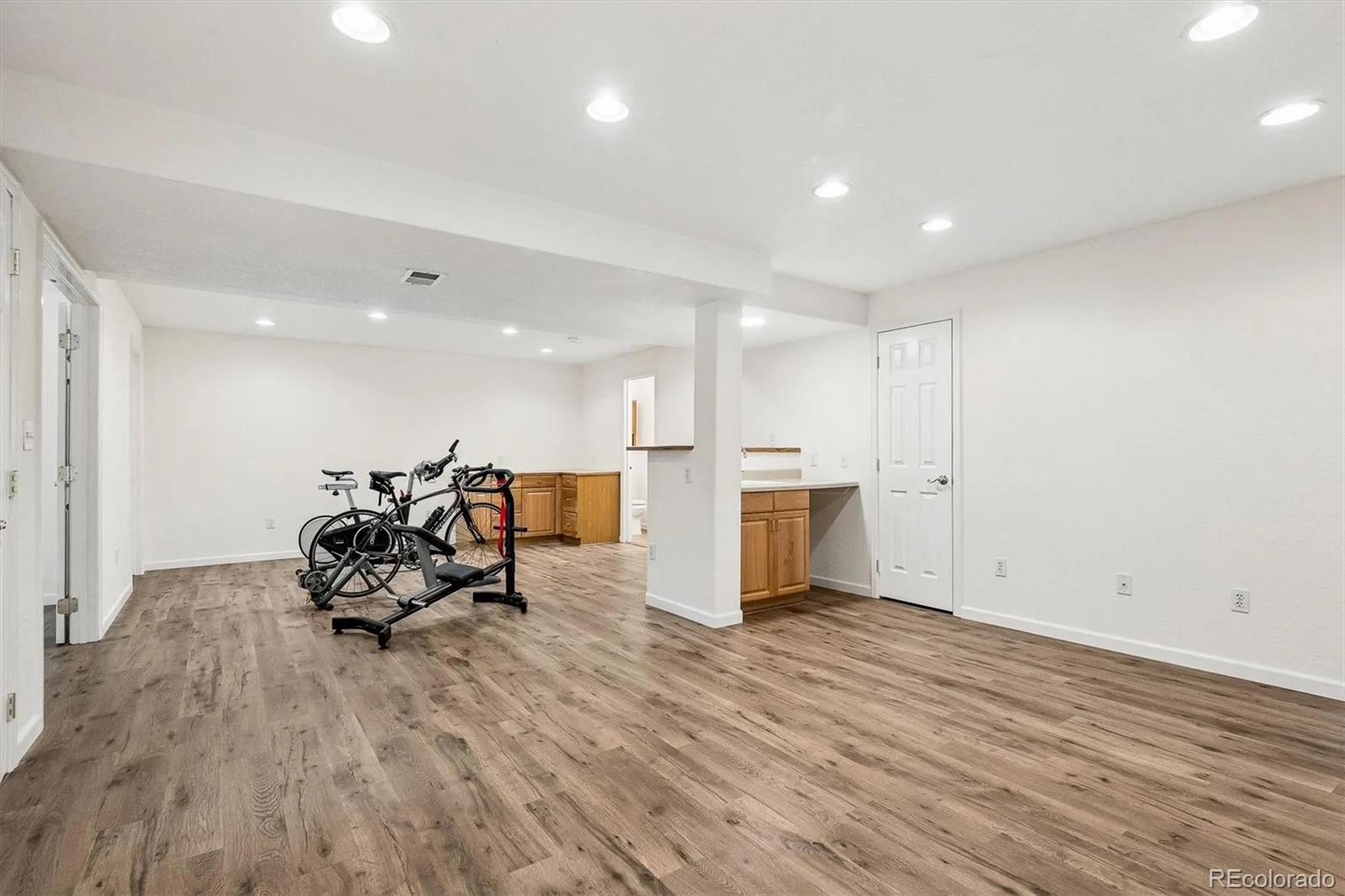 6129 S Newark Way Englewood CO 80111 | MLS #REC9080243 08112026172811 1600 29