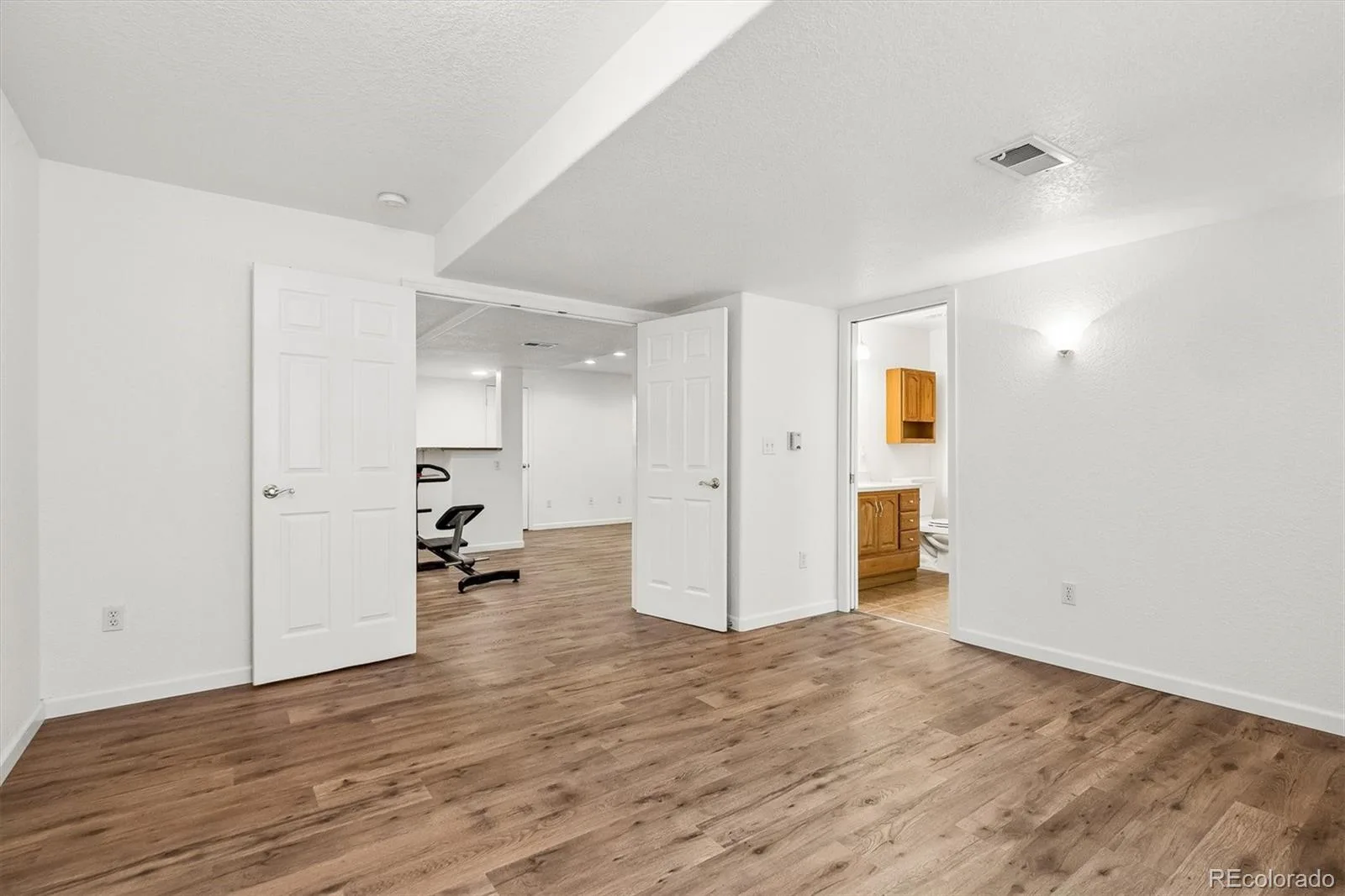 6129 S Newark Way Englewood CO 80111 | MLS #REC9080243 08112026172811 1600 31
