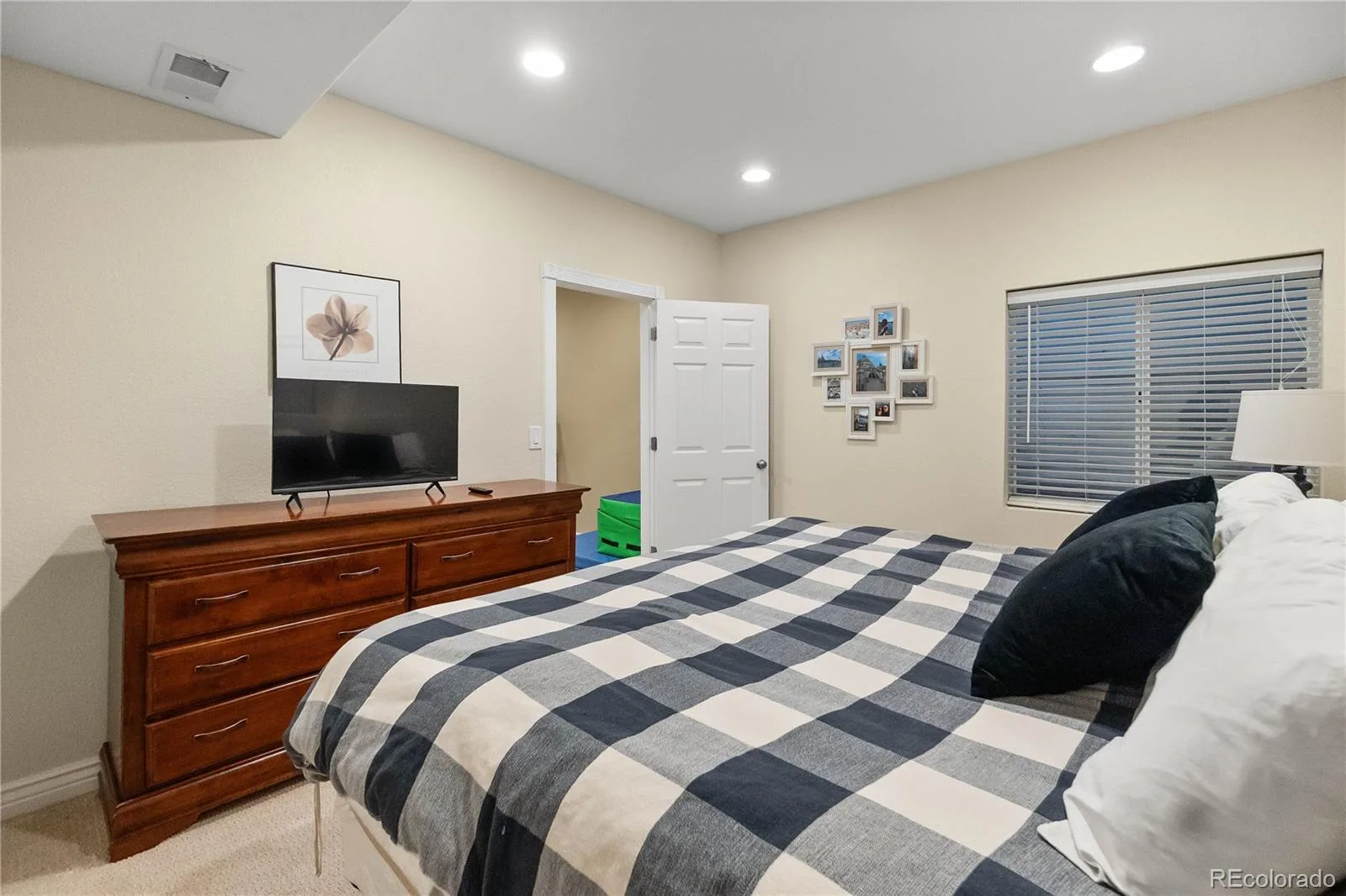 9386 W Quarles Place Littleton CO 80128 | MLS #REC9080321 08242026153050 1600 41