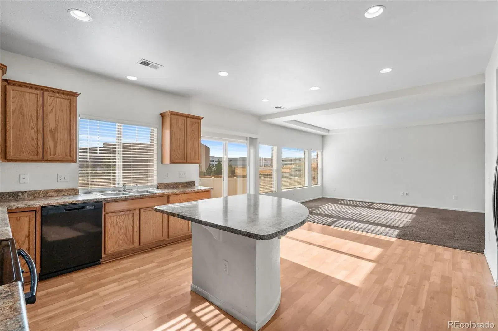 18260 E 44th Avenue Denver CO 80249 MLS #REC9082014 11272025155115 1600 6