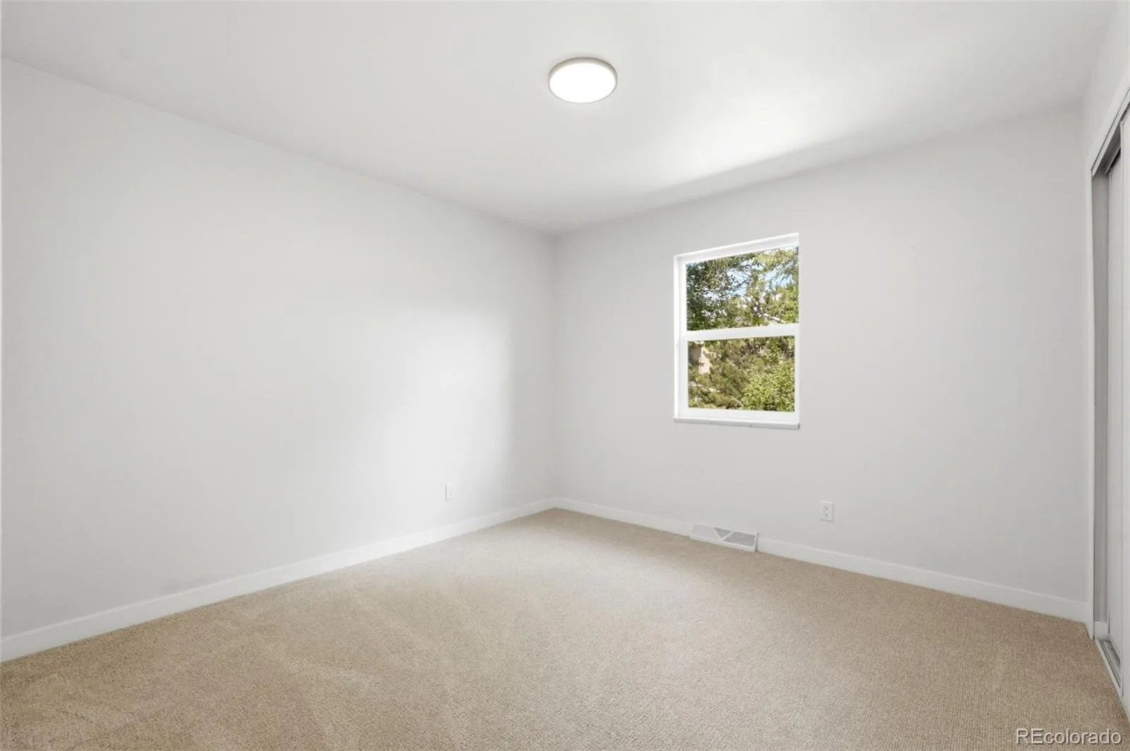 2713 S Paris Place Aurora CO 80014 MLS #REC9084372 06122026075007 1600 27