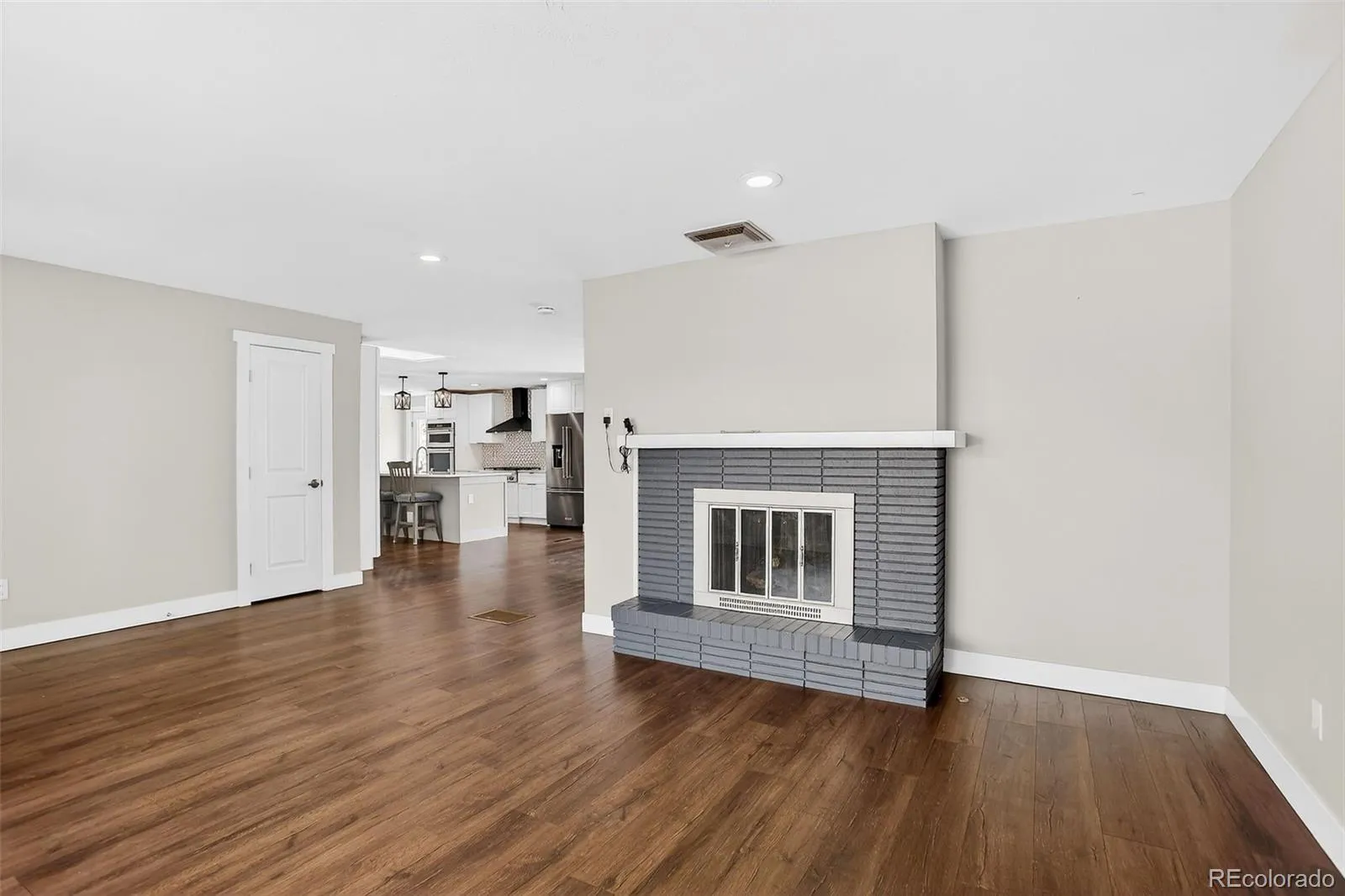 6174 S Fairfield Street Littleton CO 80120 MLS #REC9087318 05222026000706 1600 12