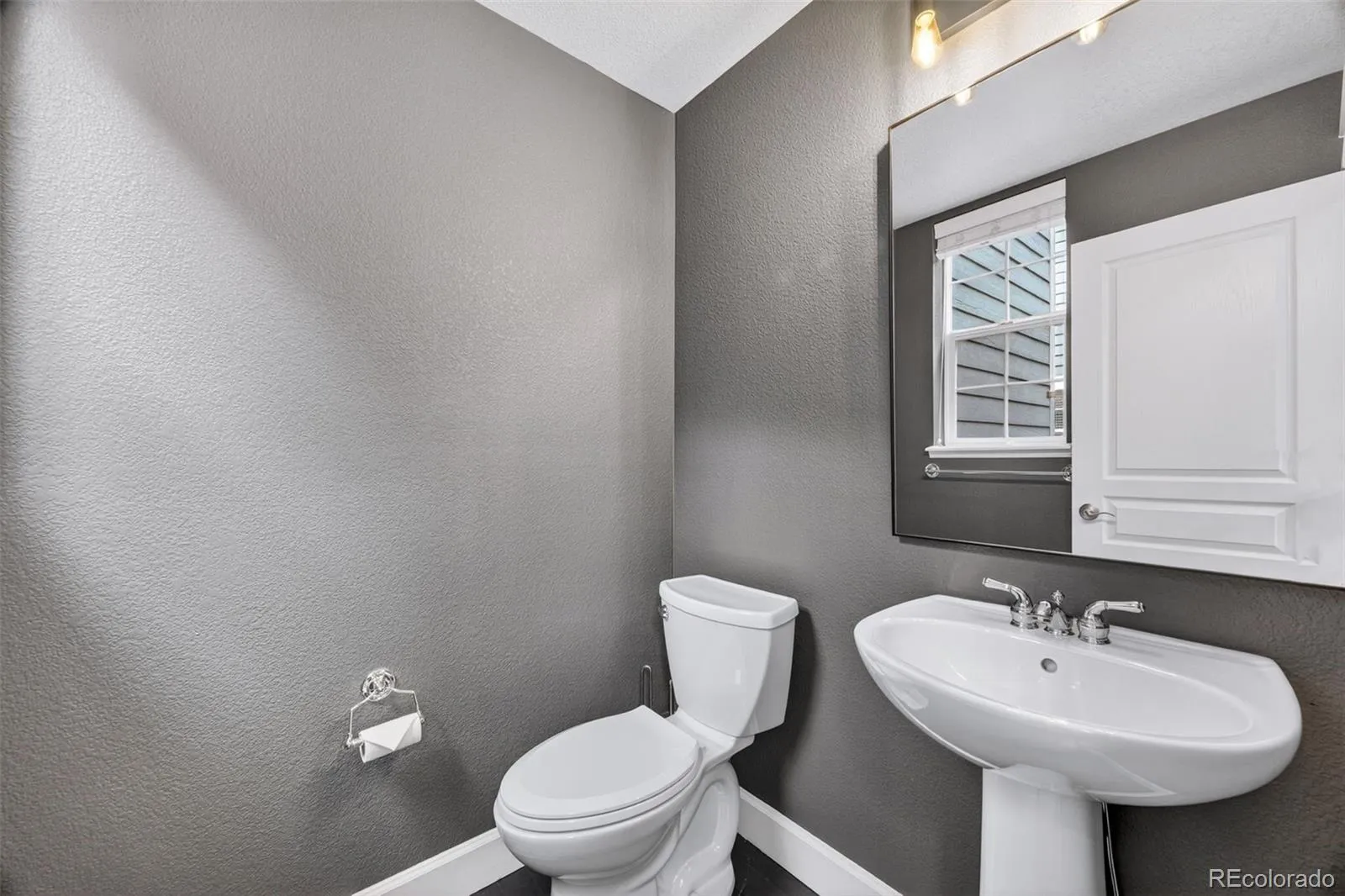 2651 N Valentia Street Denver CO 80238 MLS #REC9092307 05082026155750 1600 25