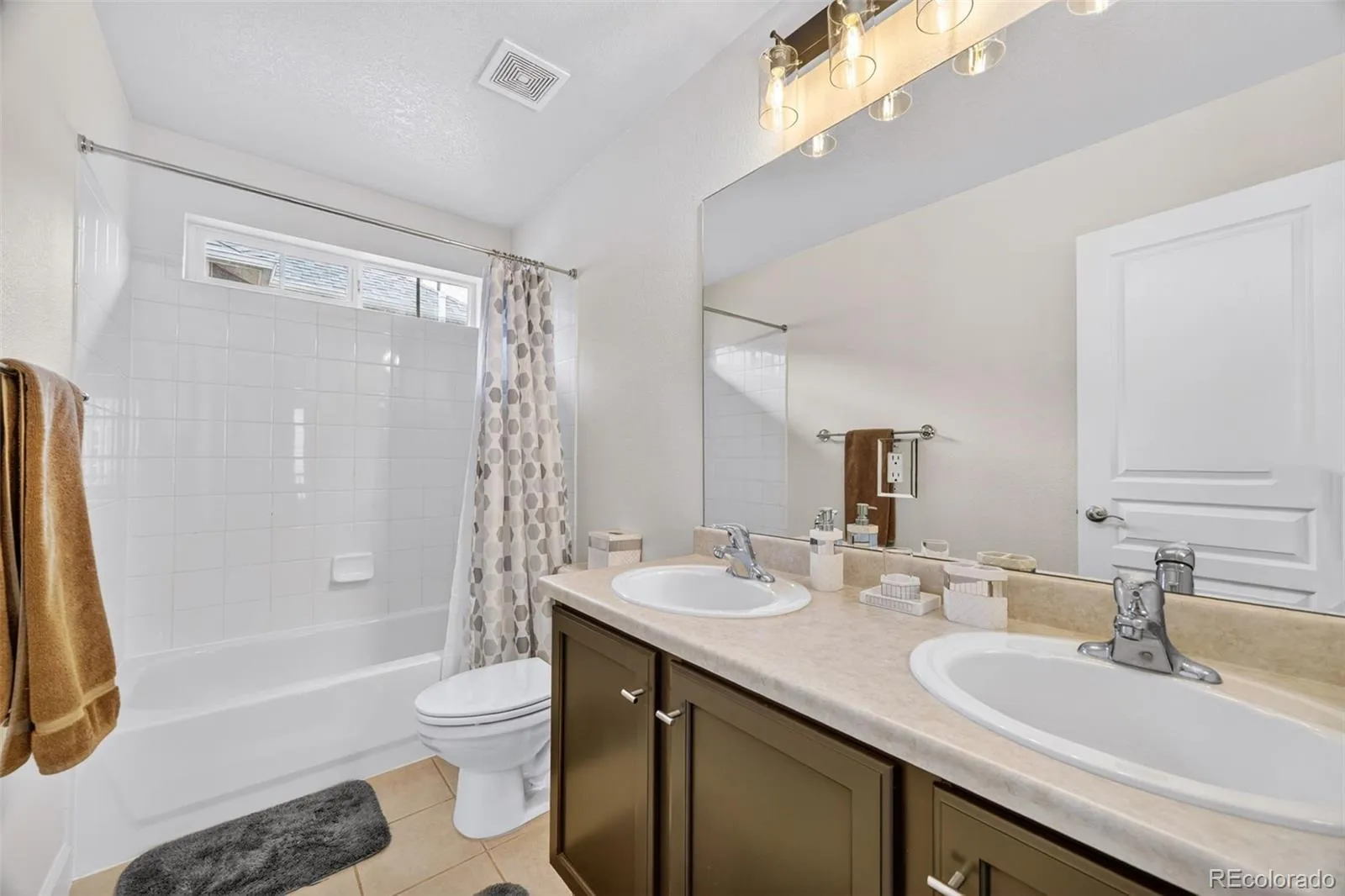 2651 N Valentia Street Denver CO 80238 MLS #REC9092307 05082026155750 1600 33