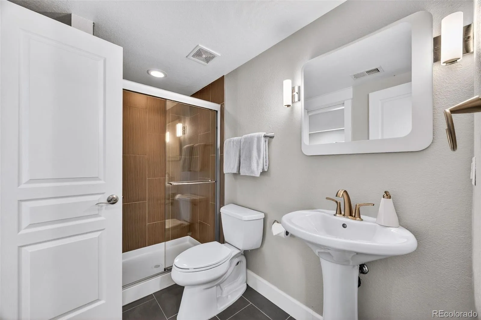 2651 N Valentia Street Denver CO 80238 MLS #REC9092307 05082026155750 1600 44