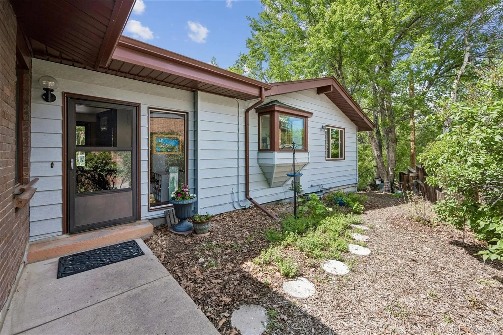 12173 W 27th Drive Lakewood CO 80215 MLS #REC9094497 05232026100432 1600 4