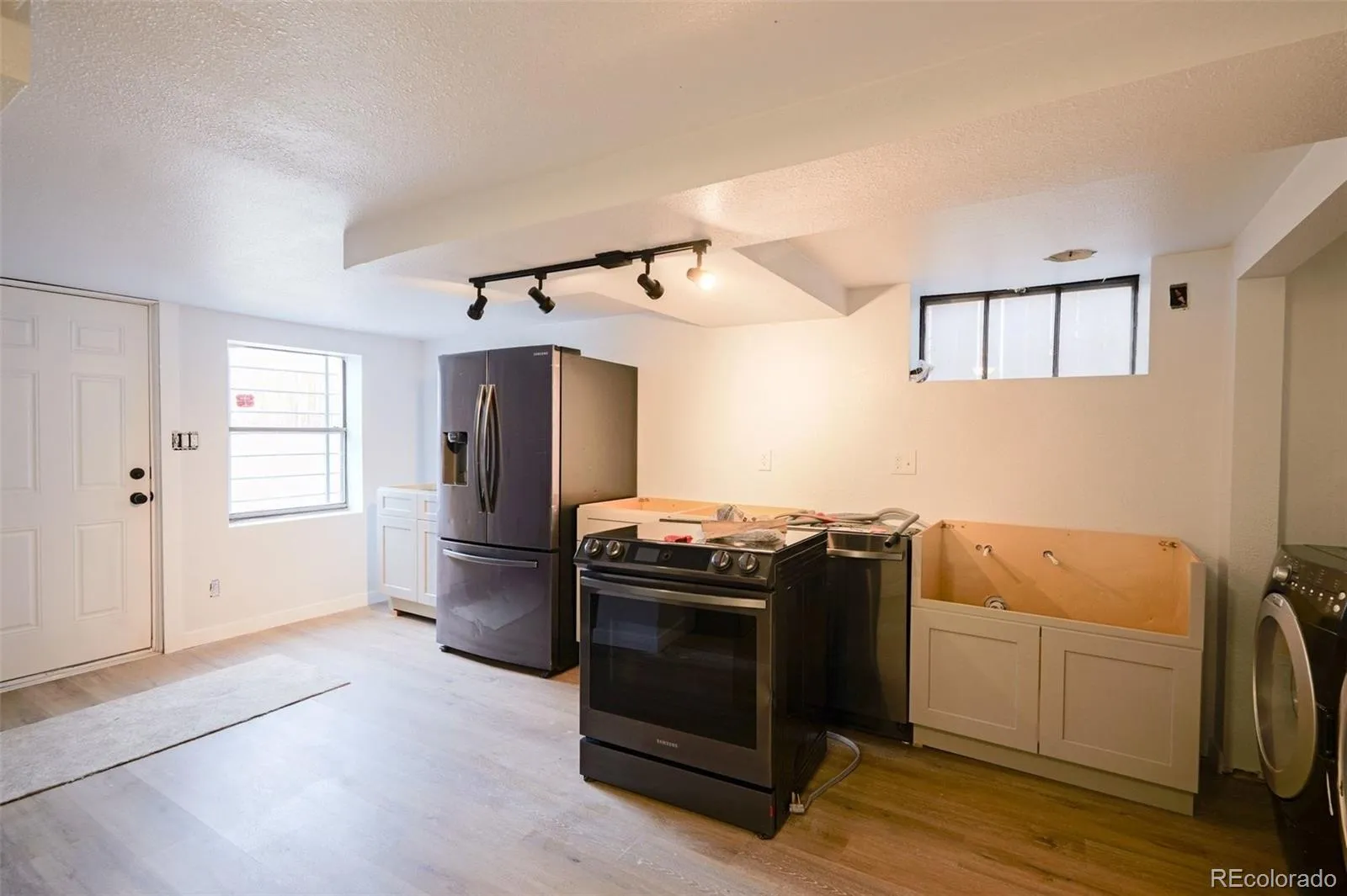 04162026200635 1600 16