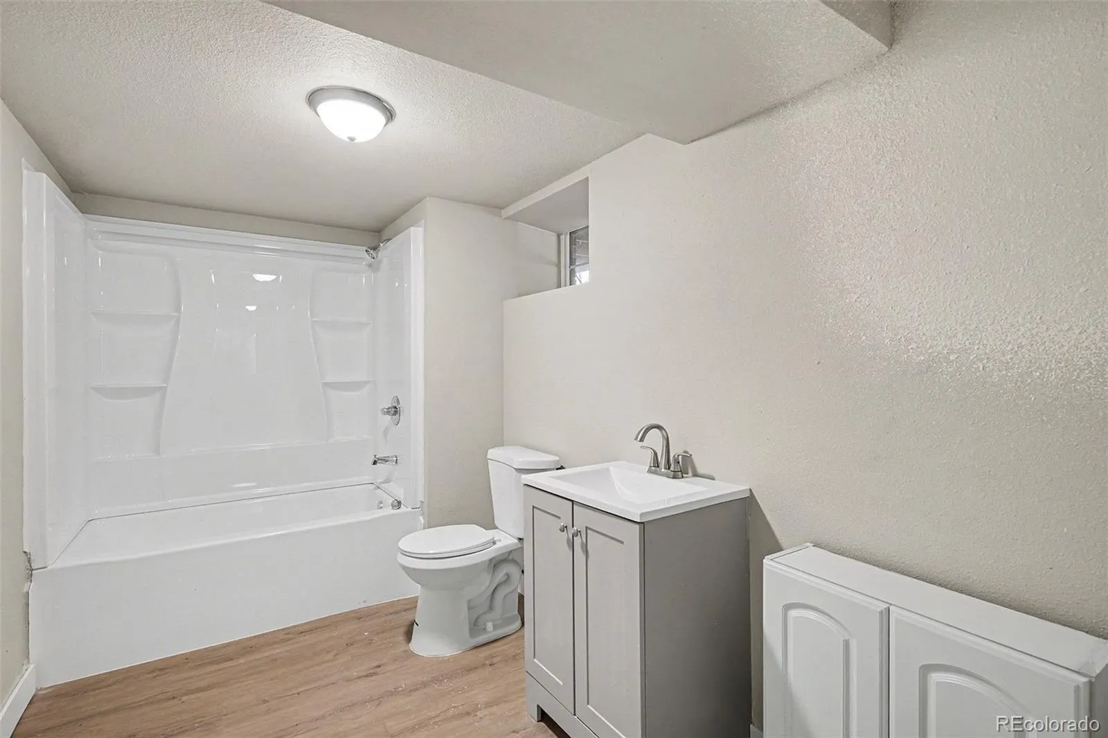 04162026200635 1600 18